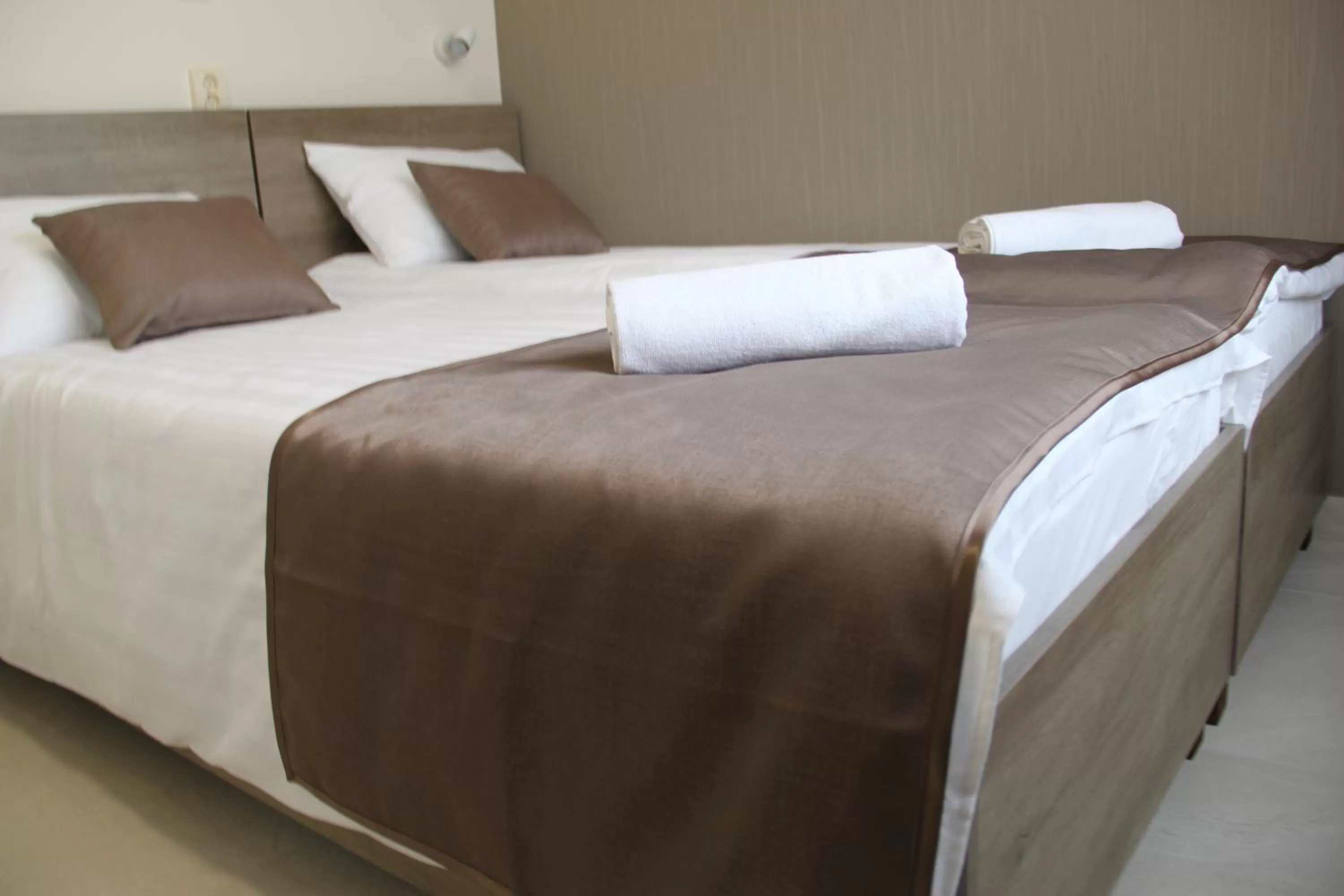 Bed in Familia Panzió & Apartmanház Győr