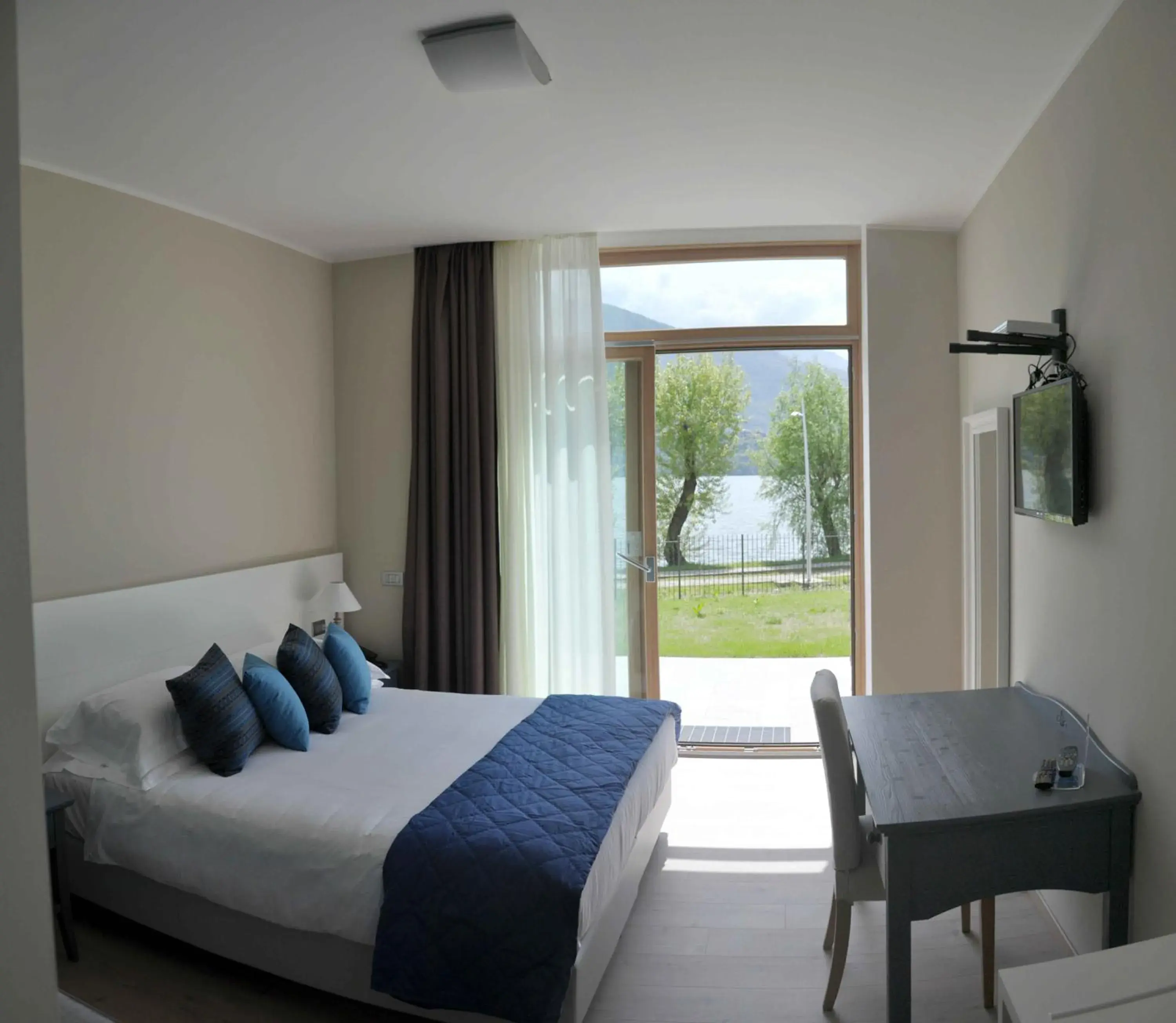 Bedroom, Bed in Tullio Hotel