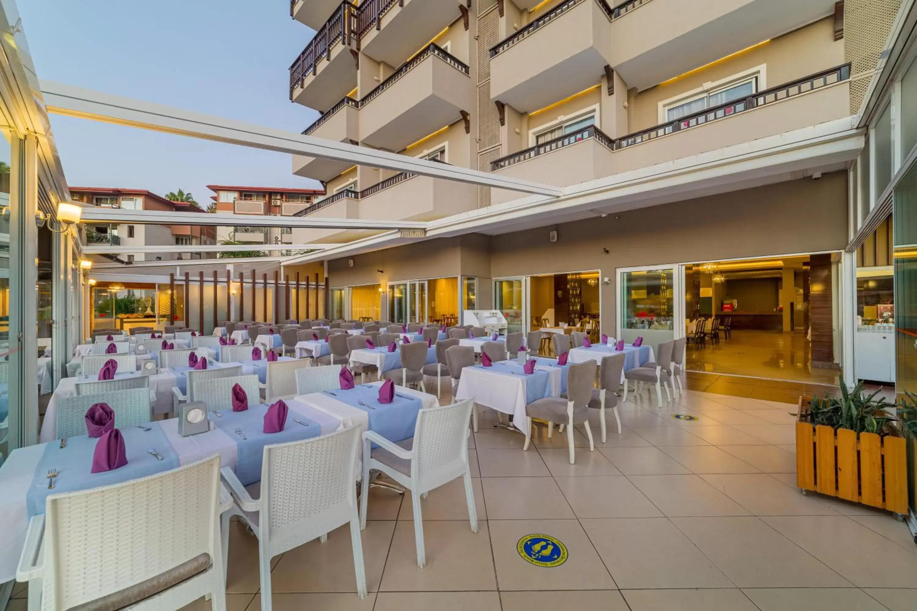 Restaurant/Places to Eat in Justiniano Deluxe Resort