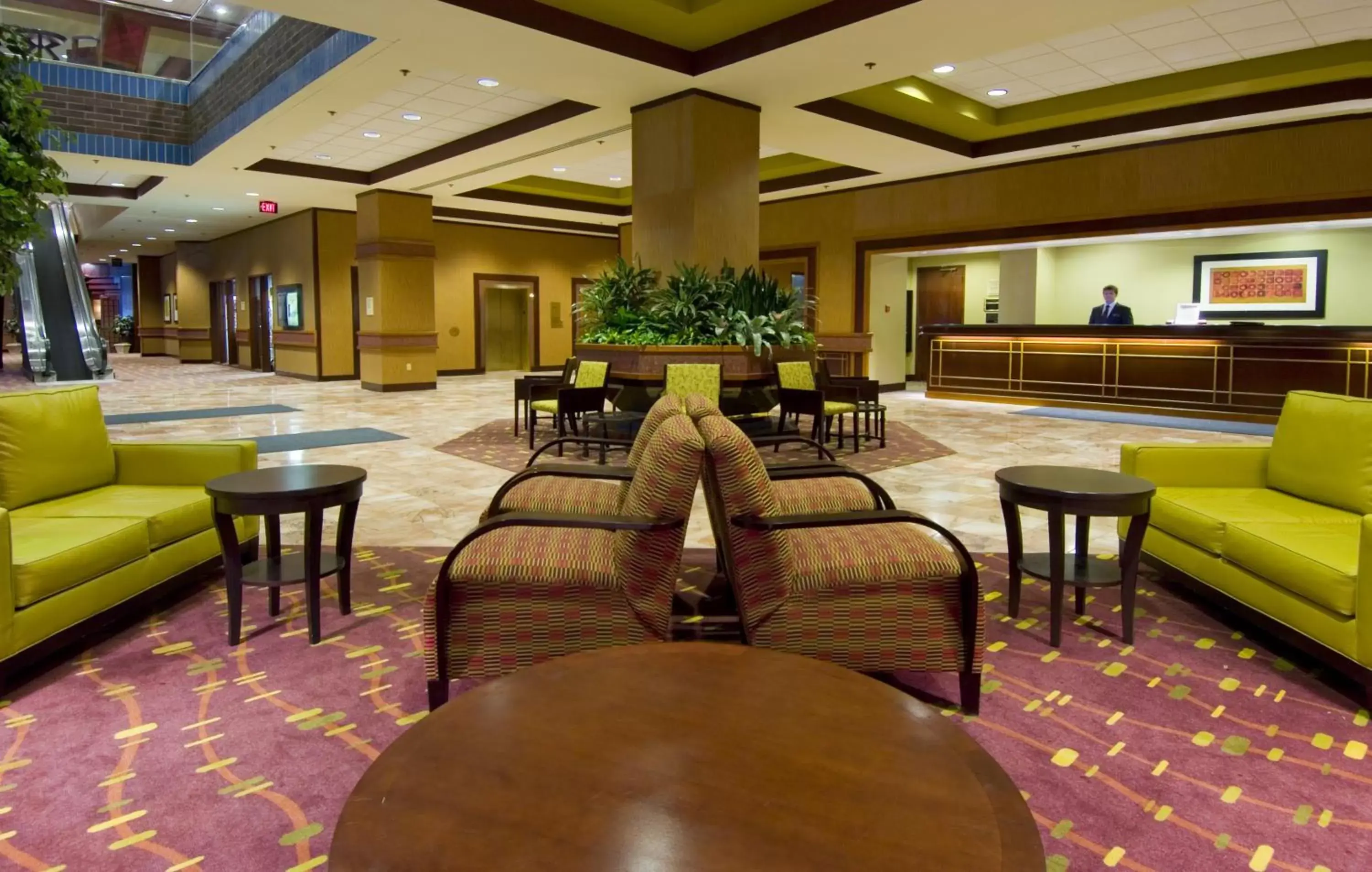 Lobby or reception, Lounge/Bar in DoubleTree by Hilton Lansing