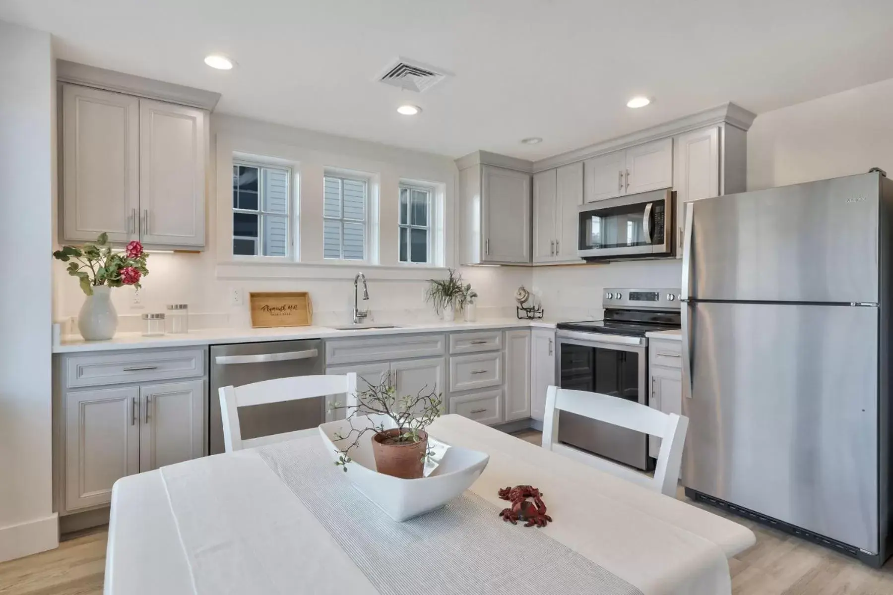 Kitchen/Kitchenette in Harbourtown Suites on Plymouth Harbor