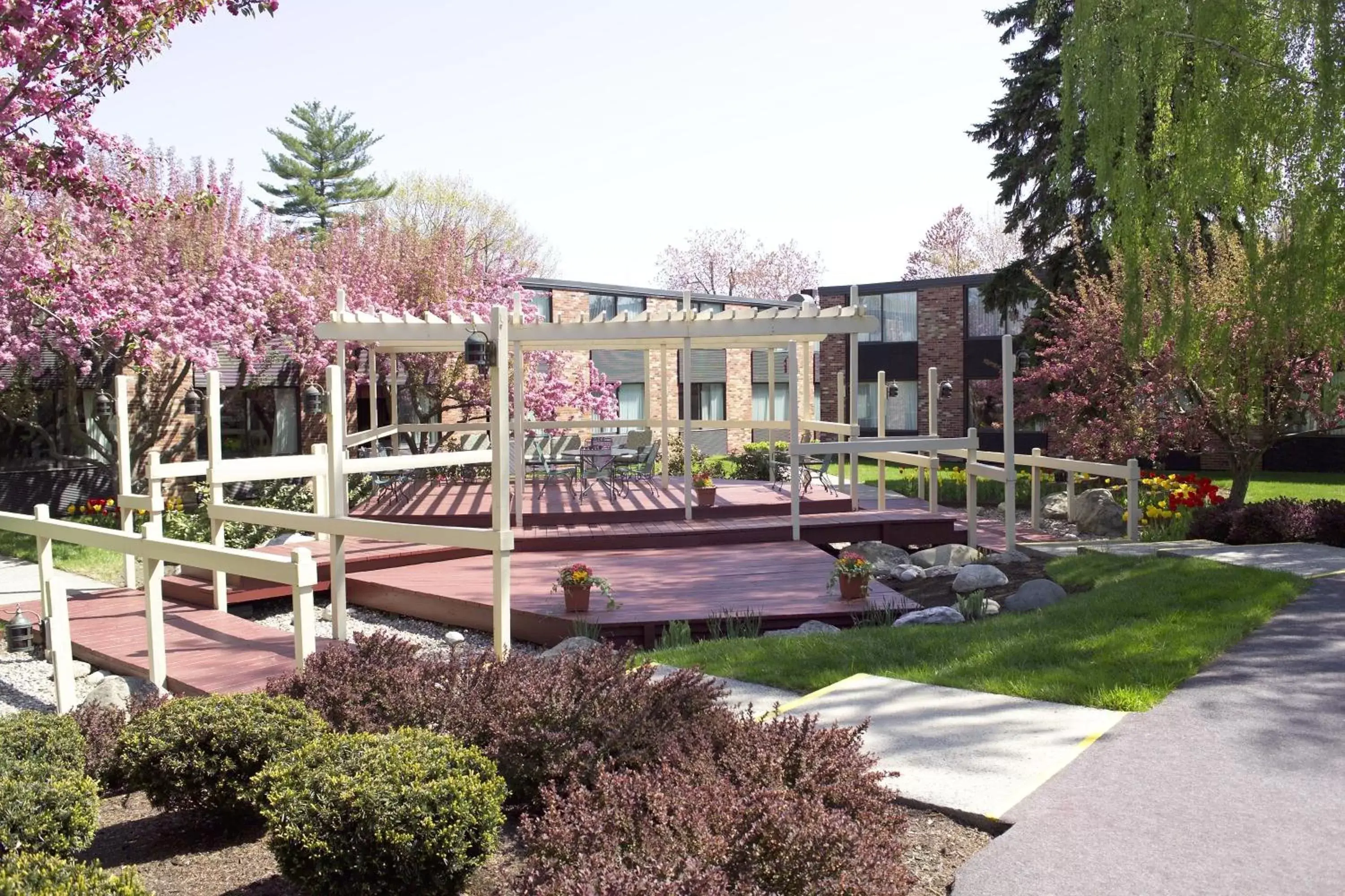 Facade/entrance, Swimming Pool in Fireside Inn & Suites Portland