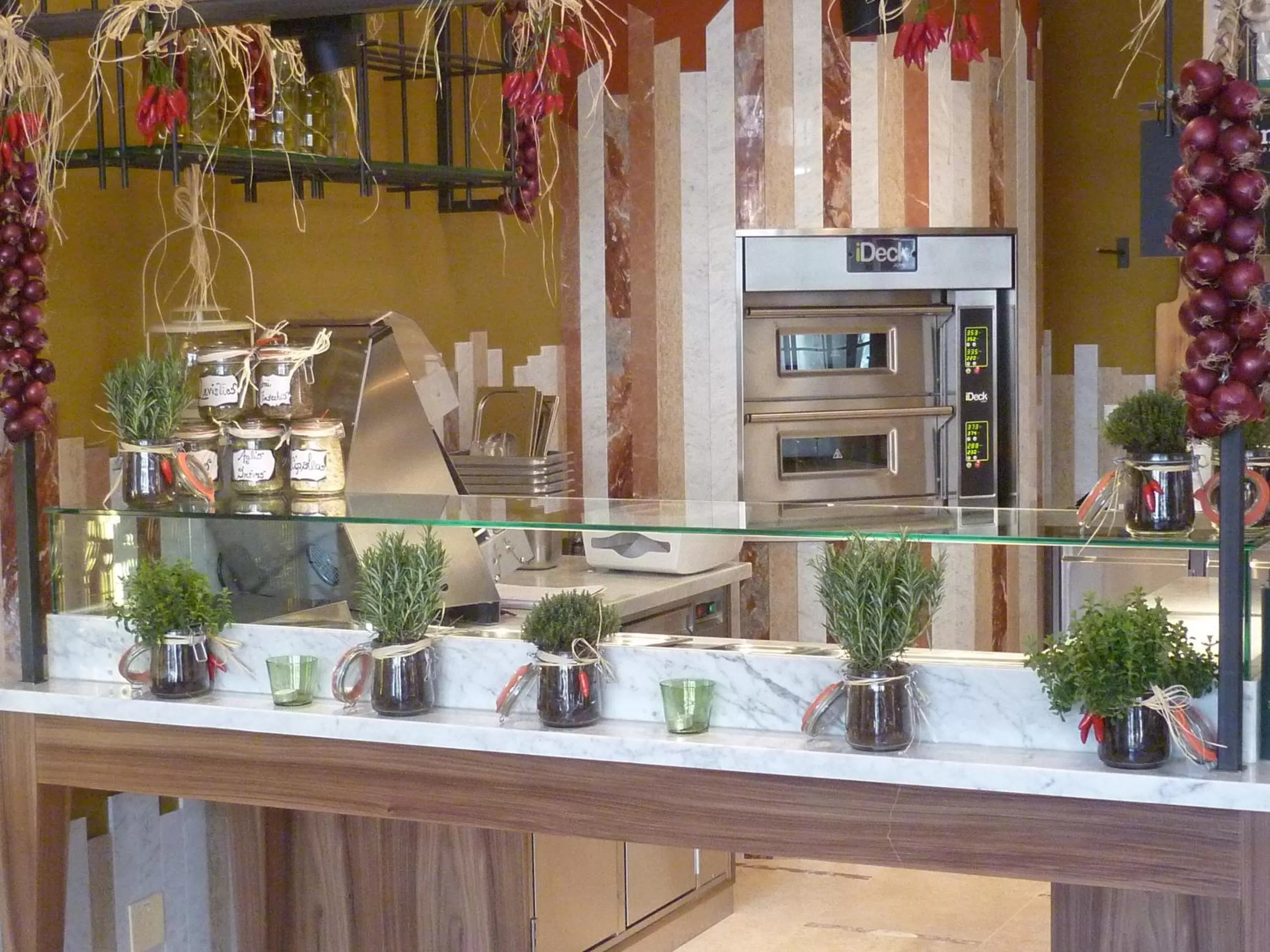 Restaurant/places to eat in Enjoy 1313AG Hotel Touring