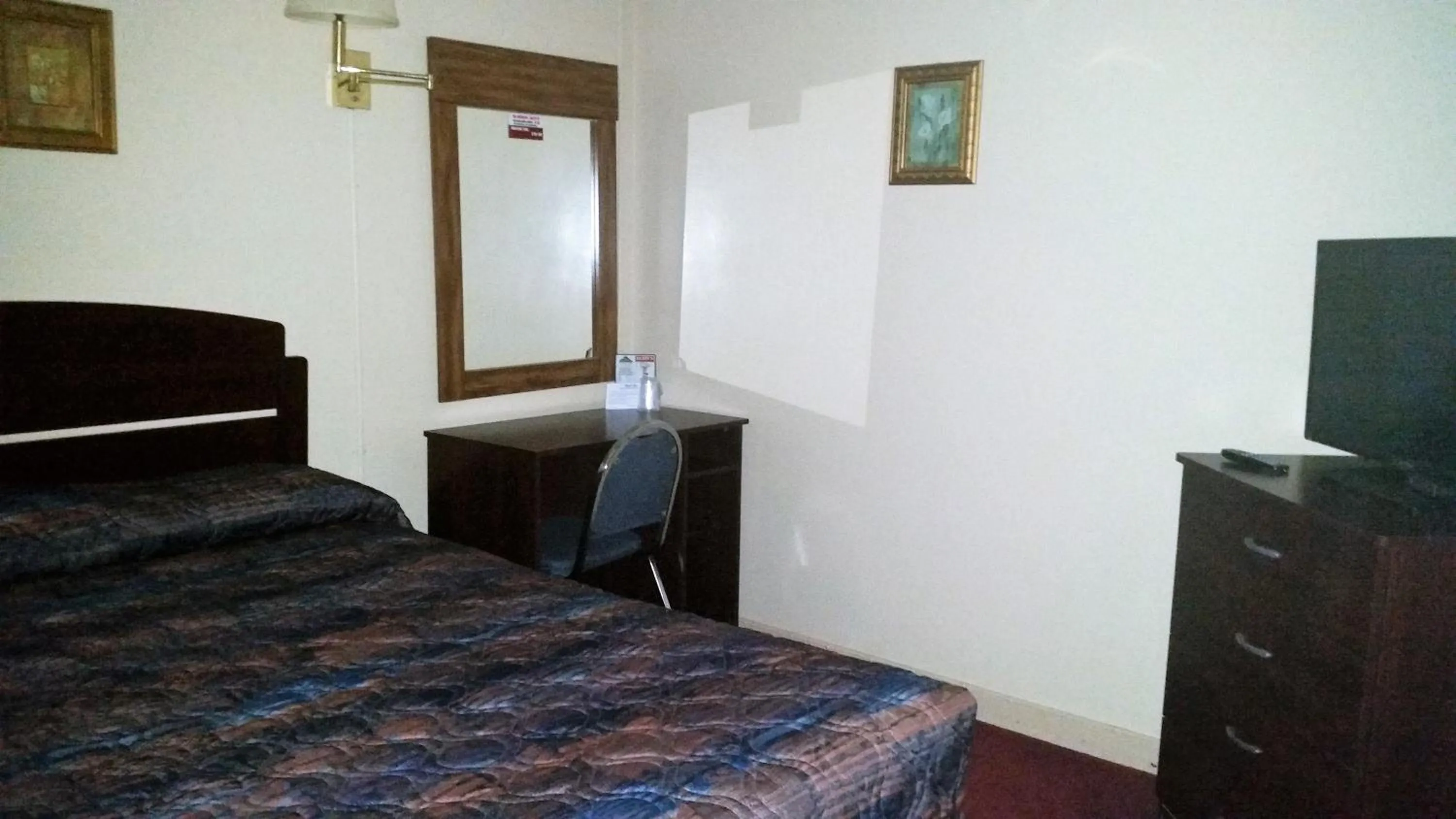 Photo of the whole room in Swiss Cottage Inn