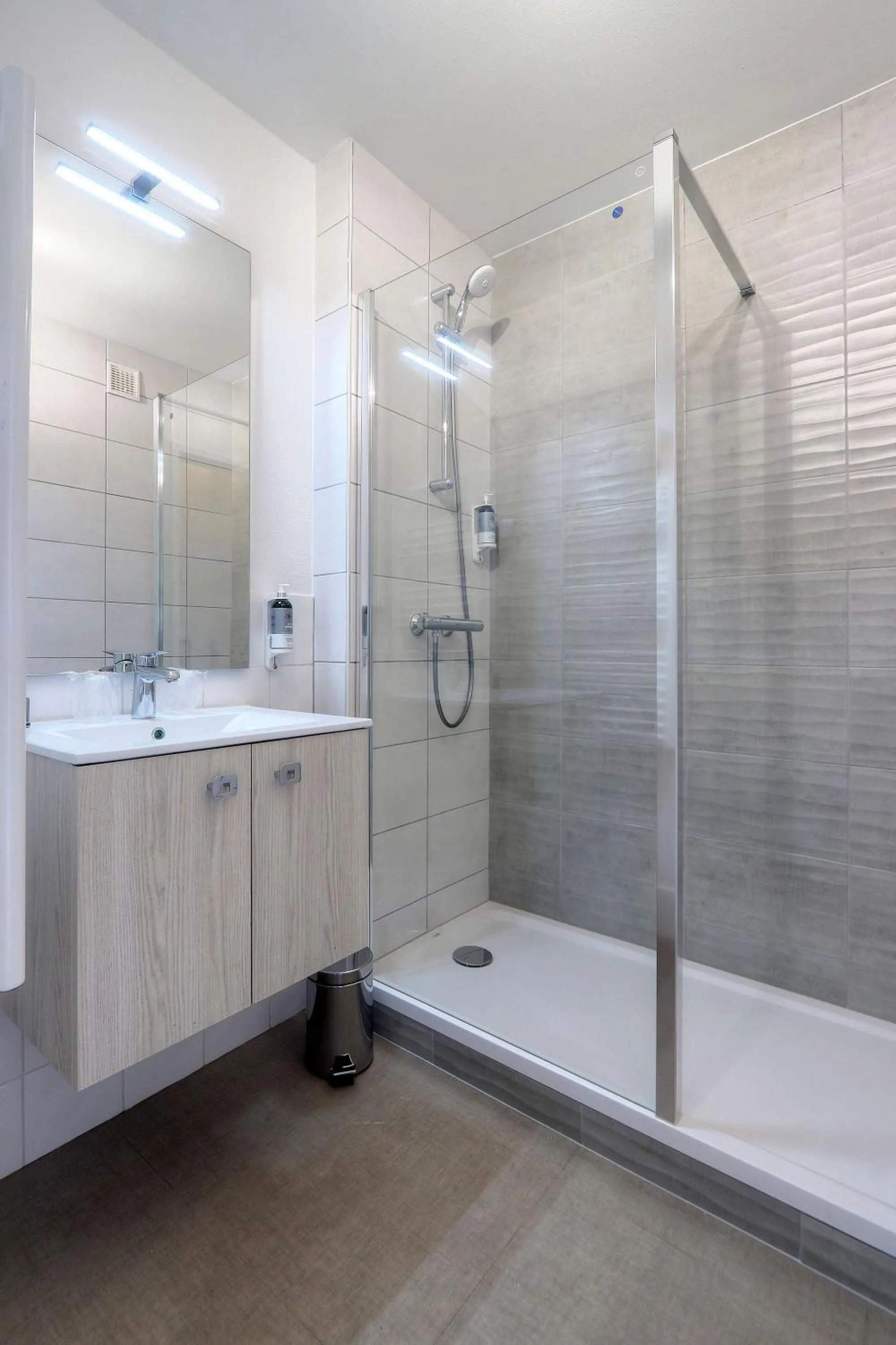 Bathroom in Best Western Hôtel Le Bellevue Quiberon