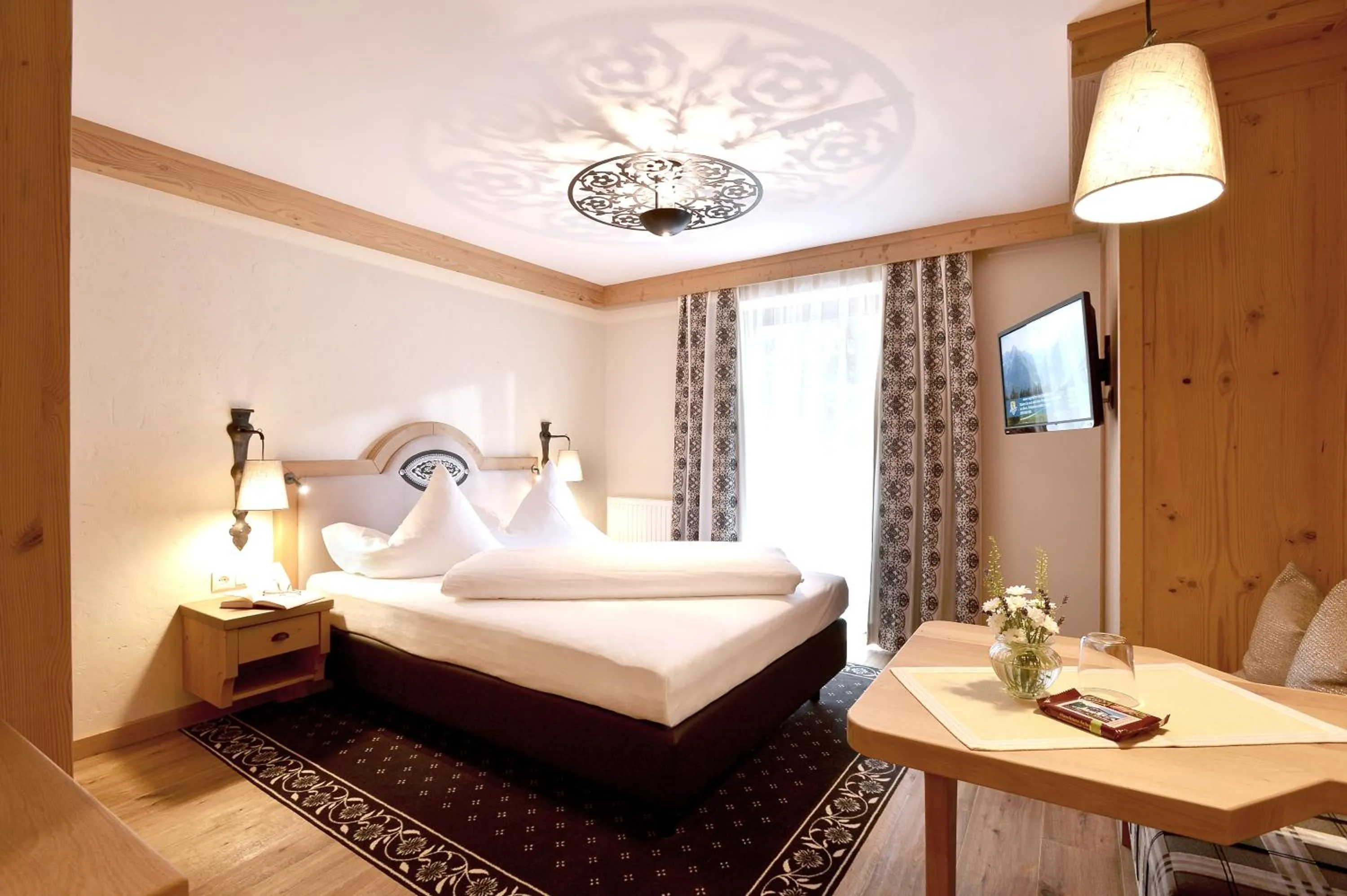 Photo of the whole room, Bed in Alpenhotel Kramerwirt