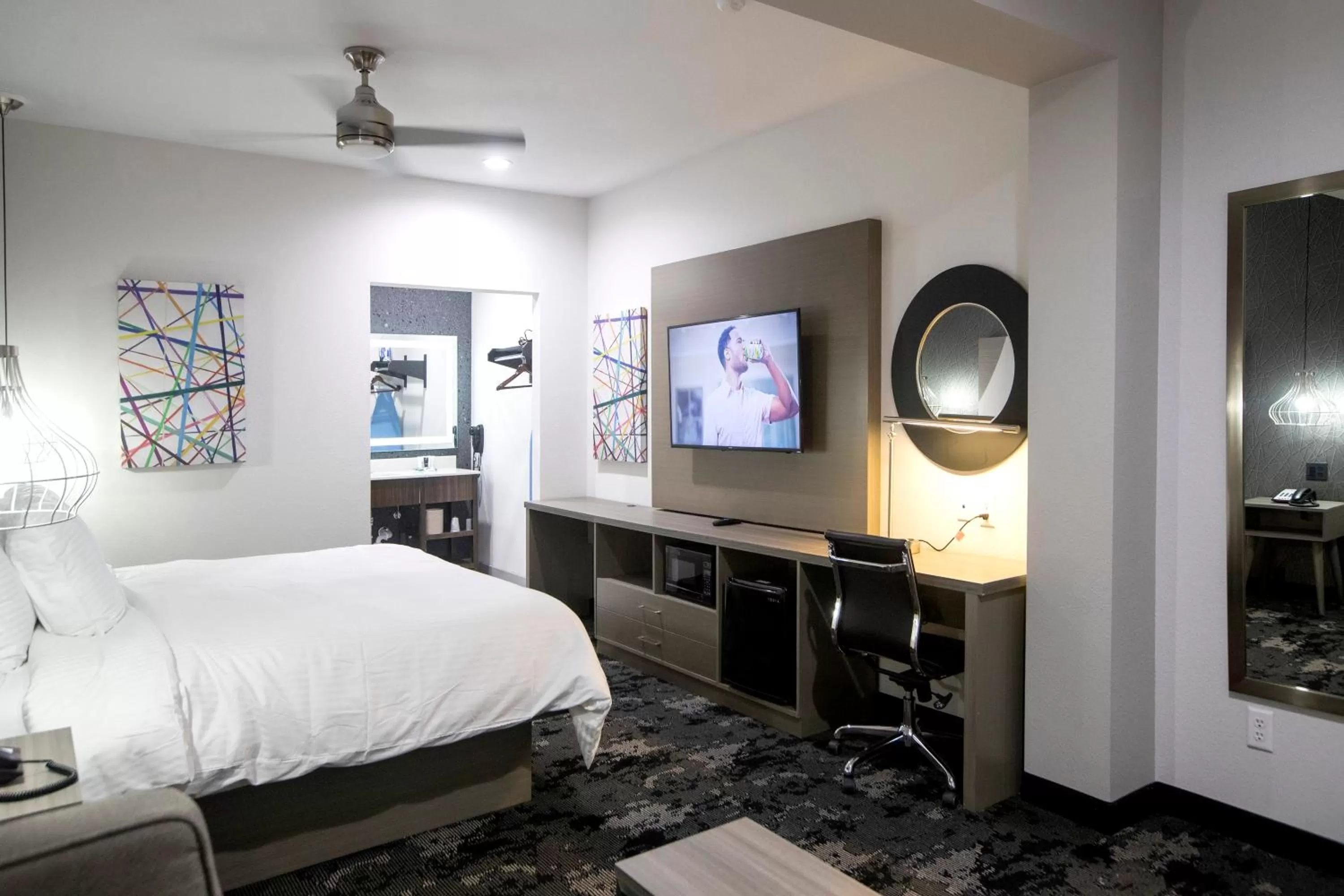 TV and multimedia, Bed in House Hotel