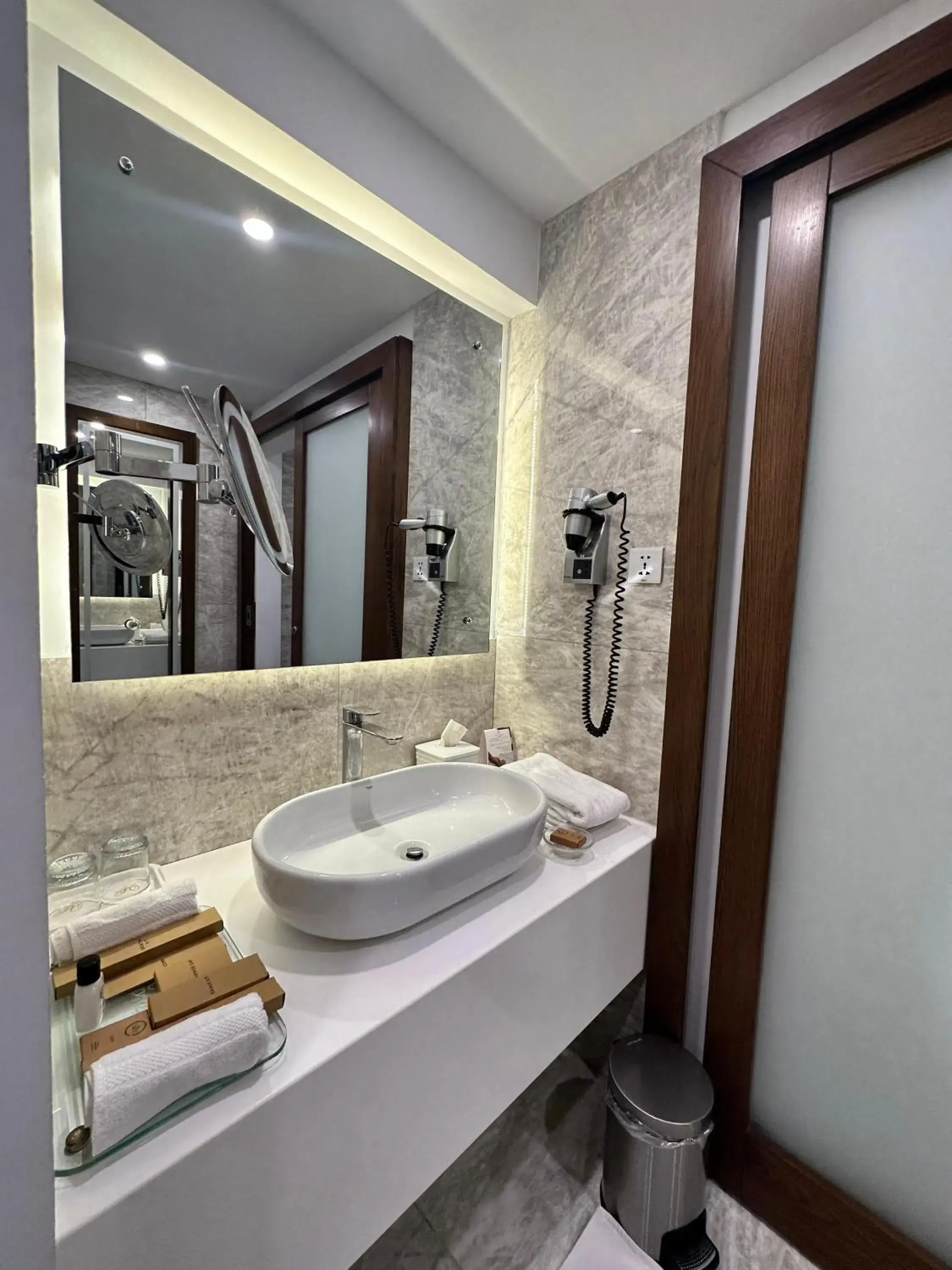 Shower, Bathroom in Pearl Continental Hotel, Bhurban