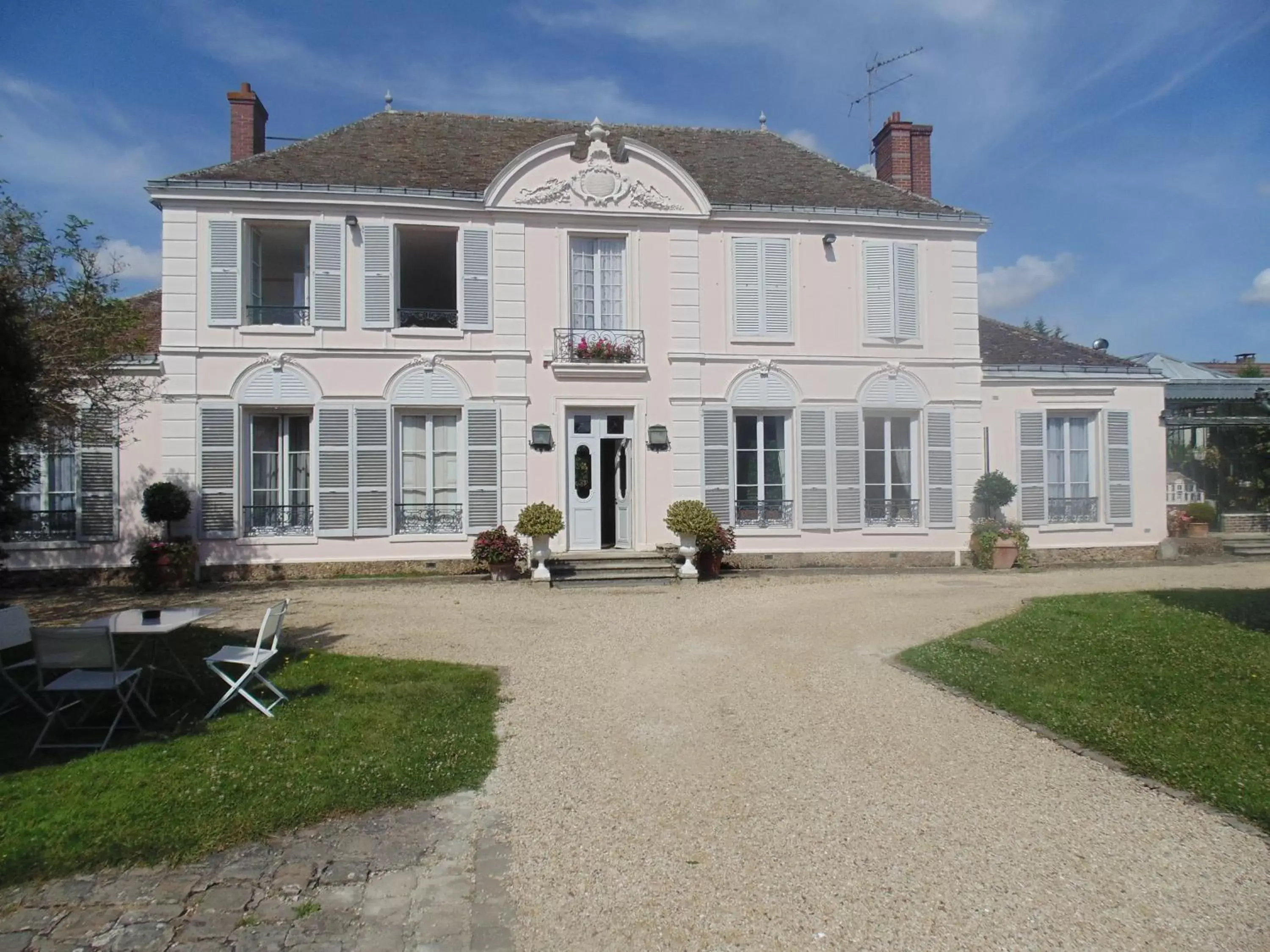 Facade/entrance, Property Building in Clos Saint Nicolas