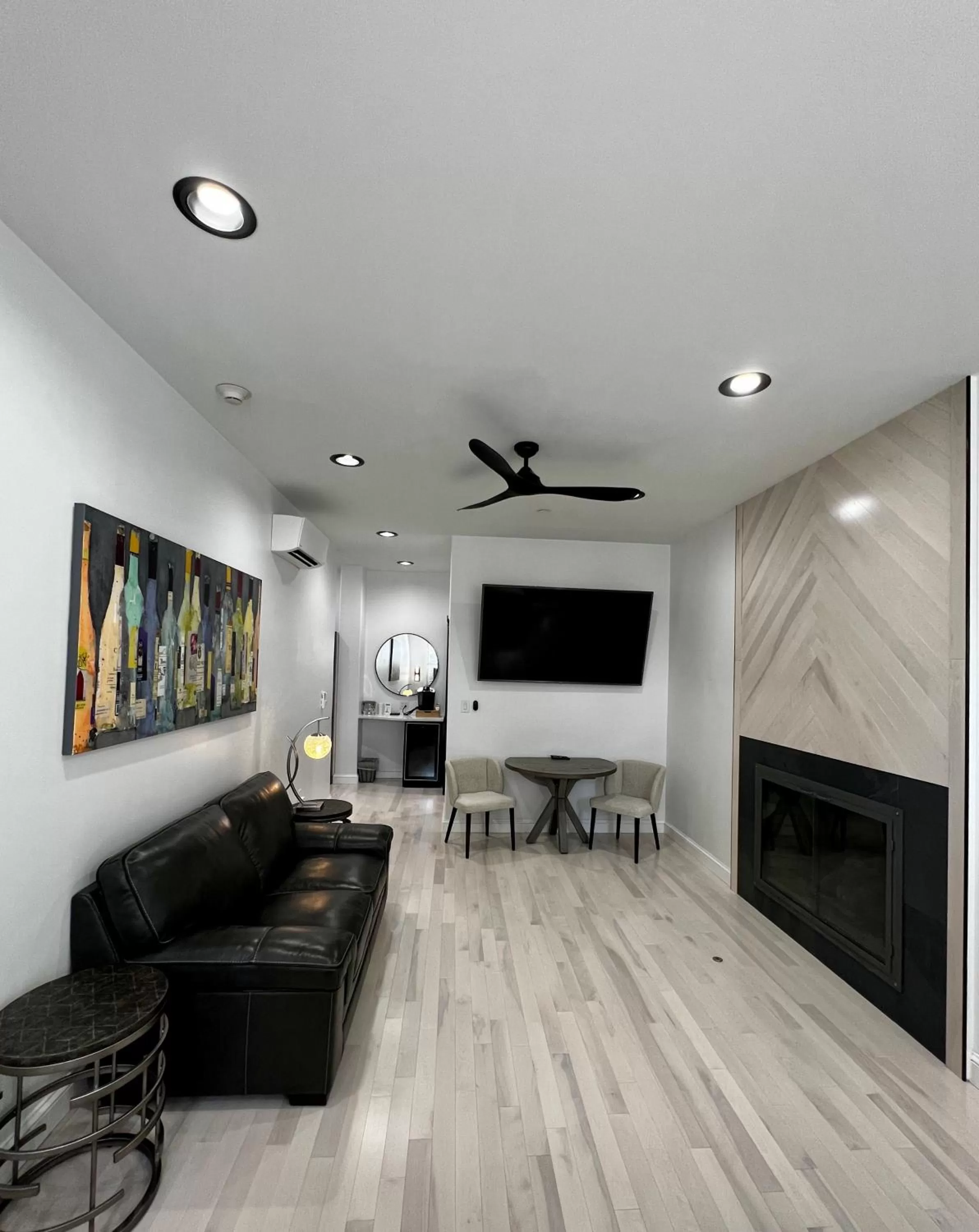 TV and multimedia, Seating Area in Elaine's Cape May Boutique Hotel