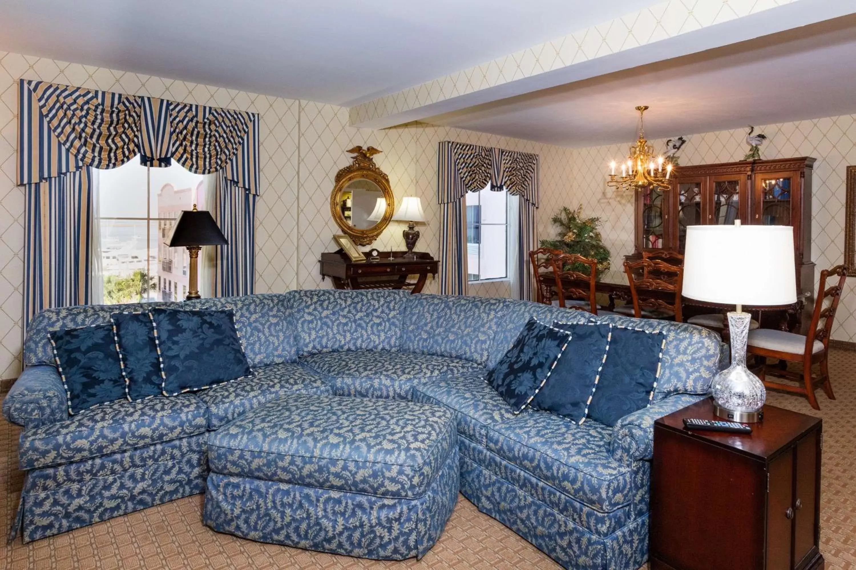 Bed, Lobby/Reception in Hampton Inn & Suites Amelia Island