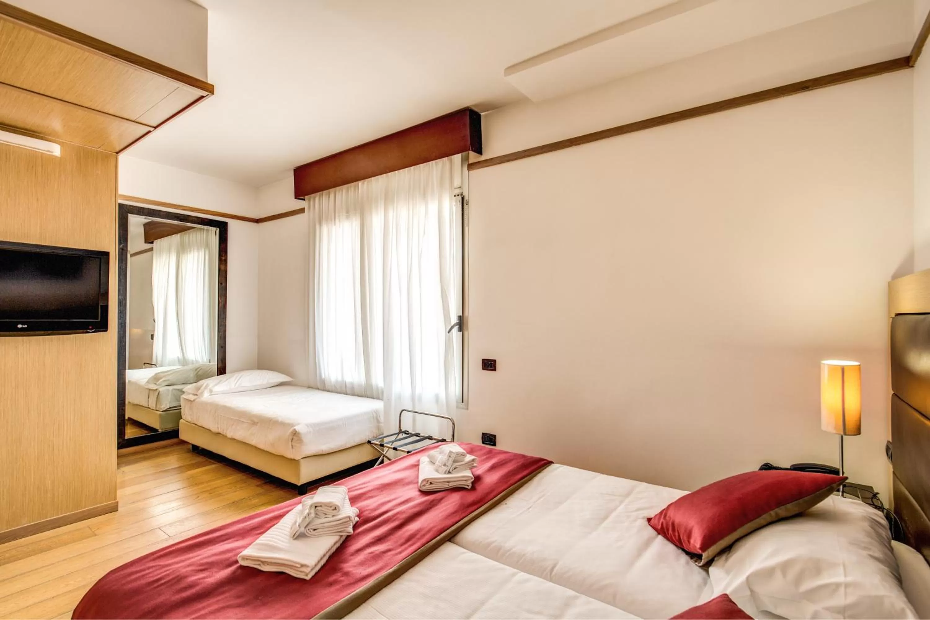 Property building, Bed in Ginevra Palace Hotel