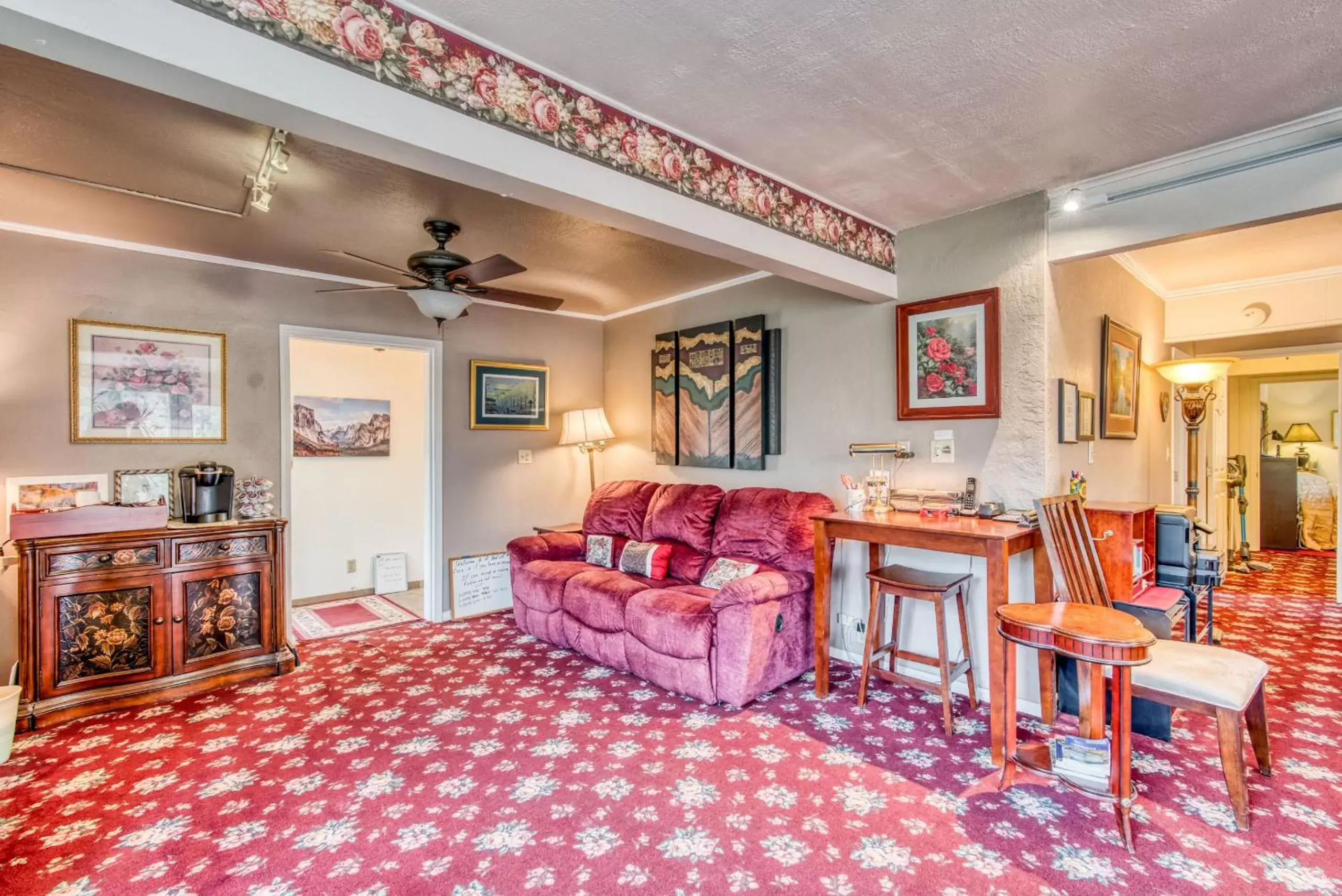 Lobby or reception in A Bed of Roses Lobby or reception in A Bed of Roses