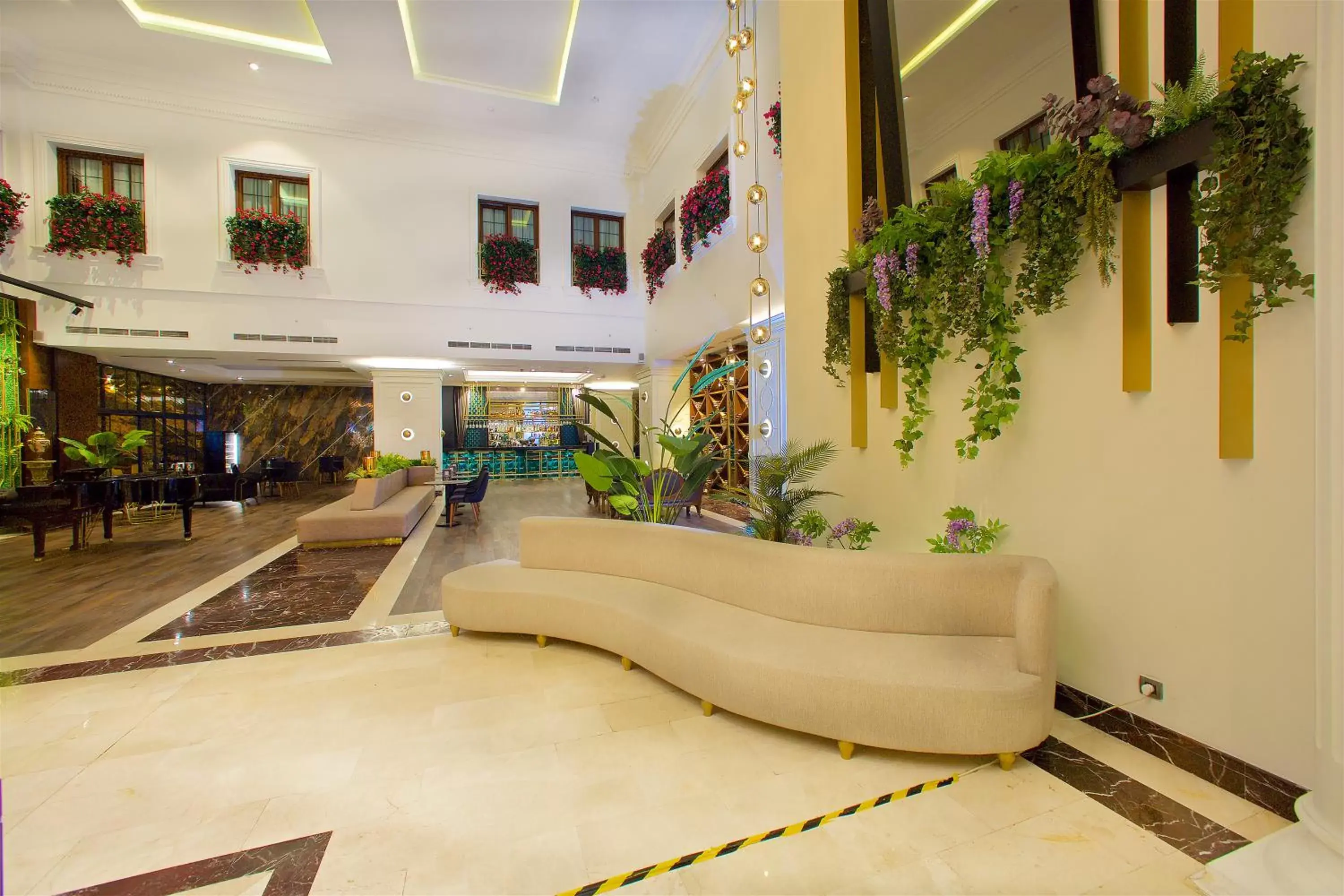 Living room, Lobby/Reception in Ramada Hotel & Suites by Wyndham Istanbul Merter