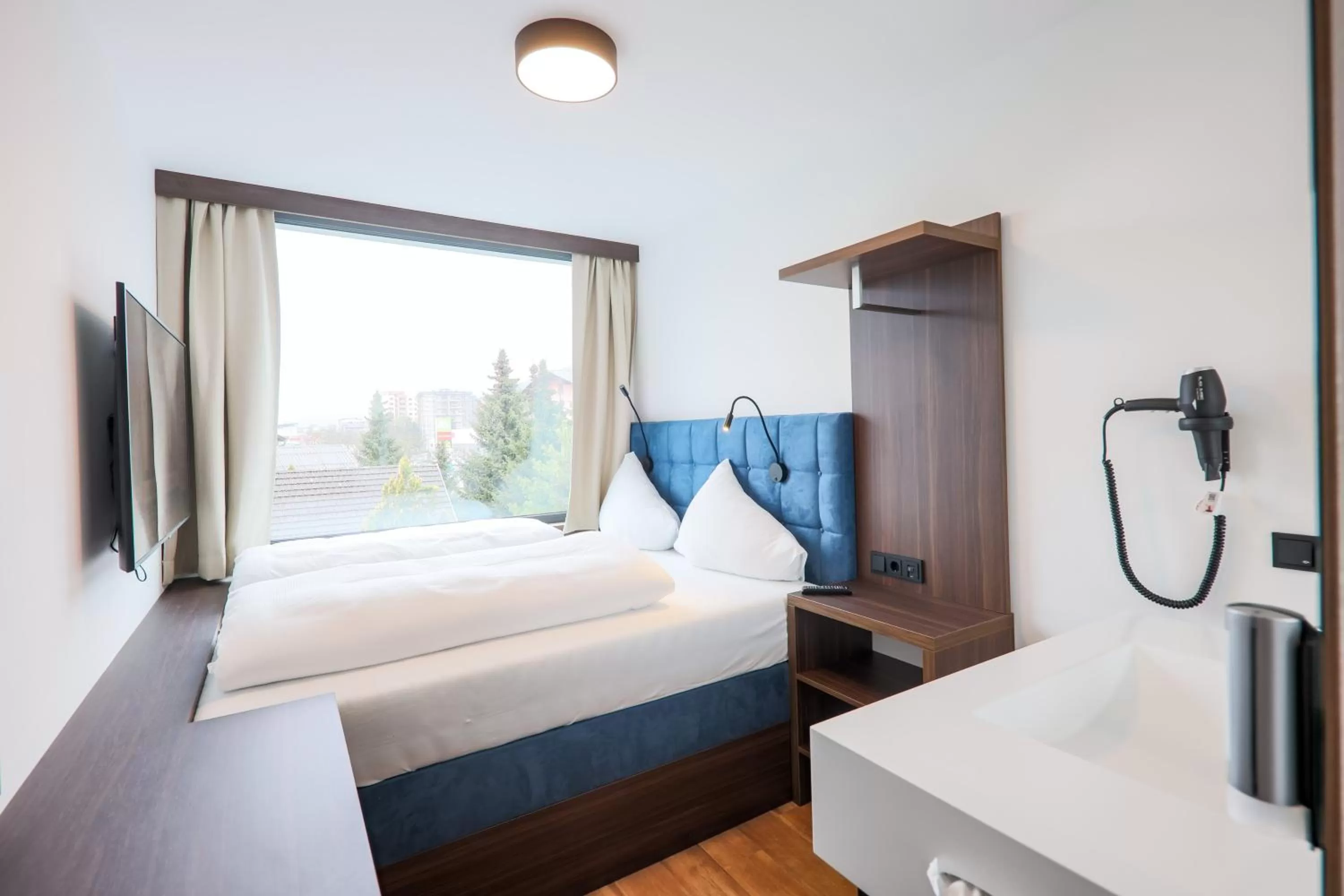 Bedroom, Bed in On The Way 24 - Sauna & Golfsimulator inklusive