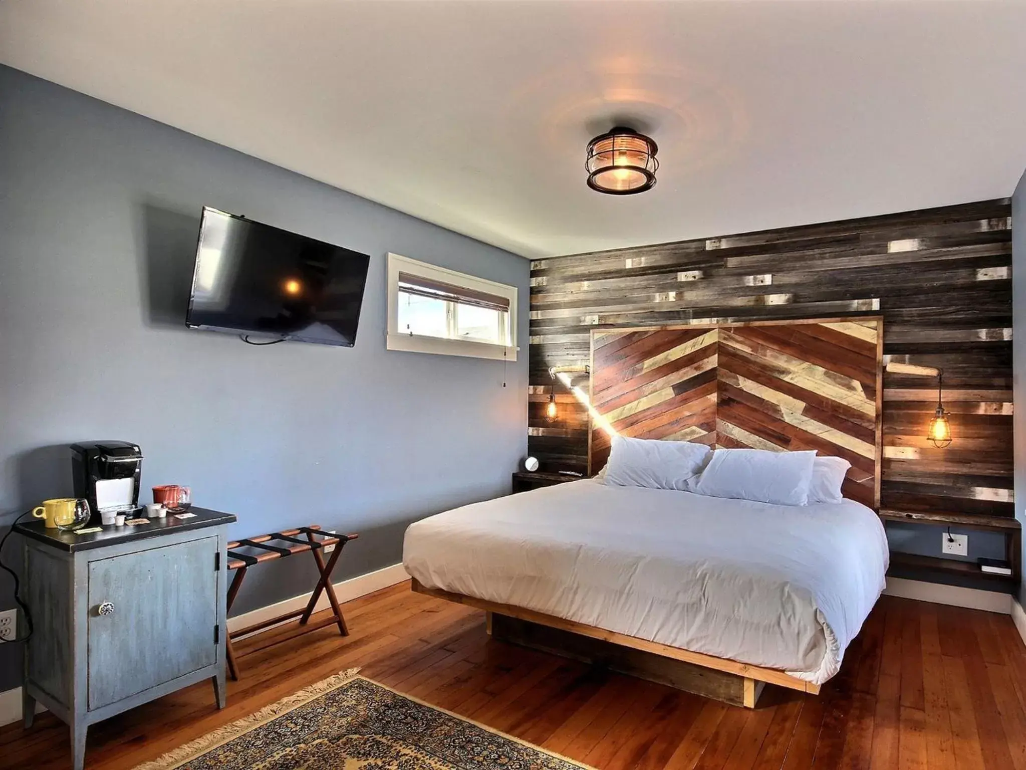 Standard King Room in Pitchwood Inn Standard King Room in Pitchwood Inn