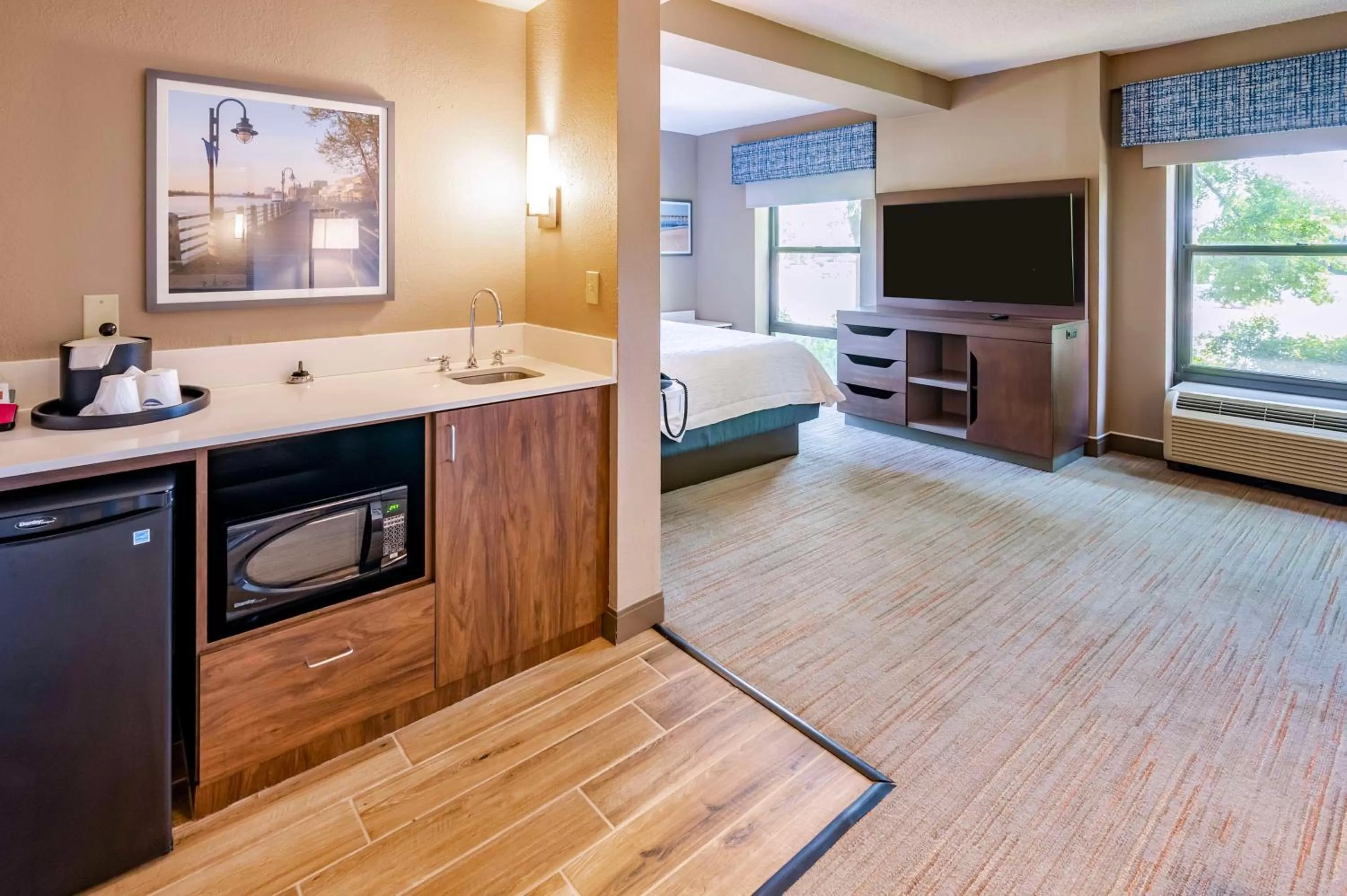 Photo of the whole room, Bed in Hampton Inn Wilmington-Medical Park