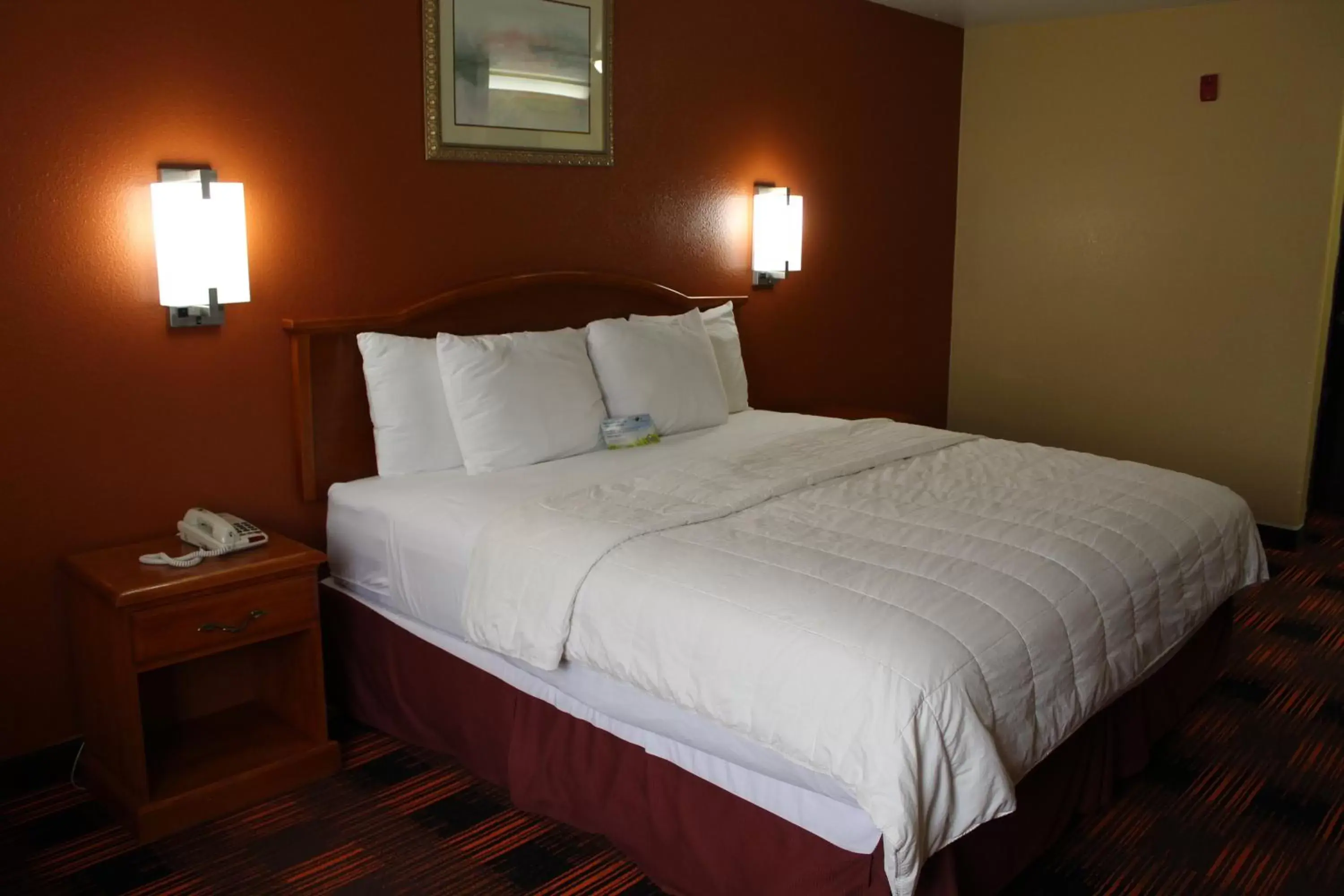 Bed in Days Inn by Wyndham Lumberton