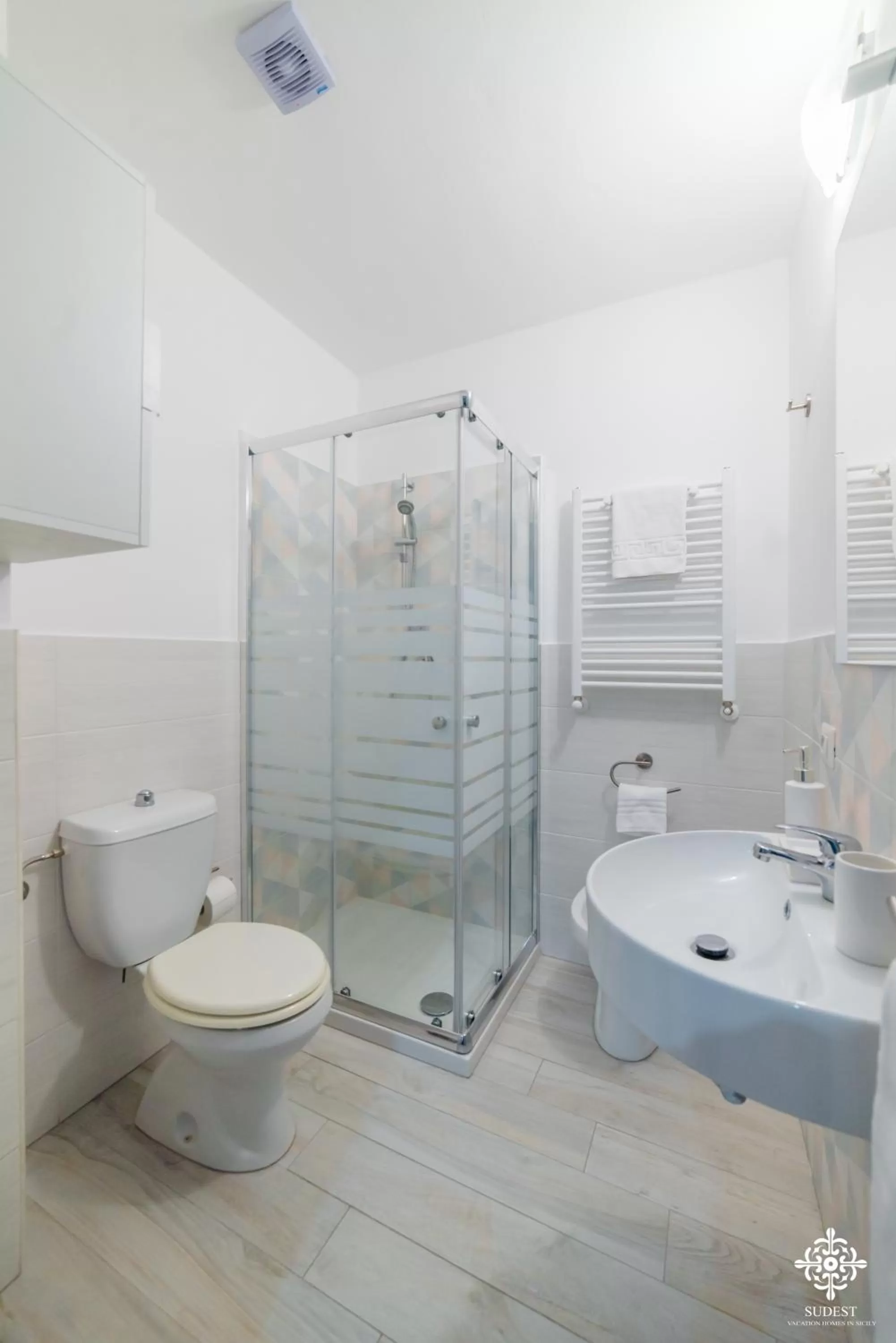 Shower in LE 4 PERLE Apartments