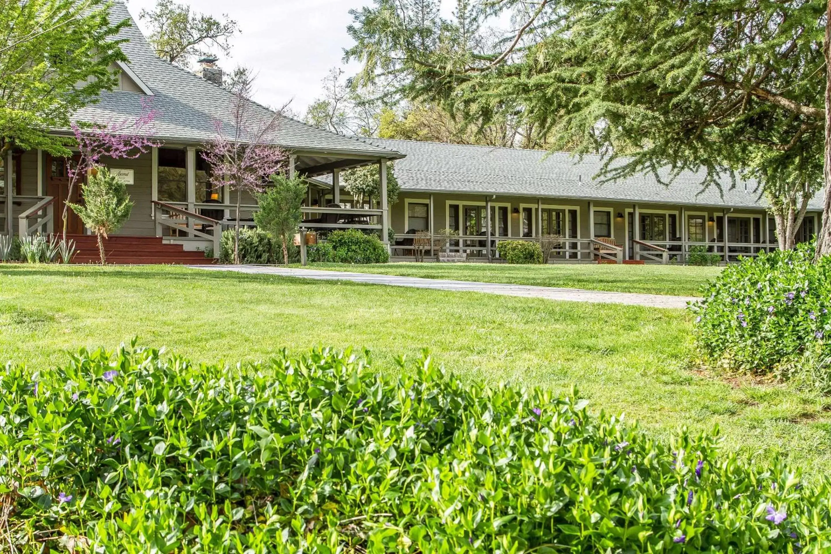 Property Building in Sierra Sky Ranch, Ascend Hotel Collection