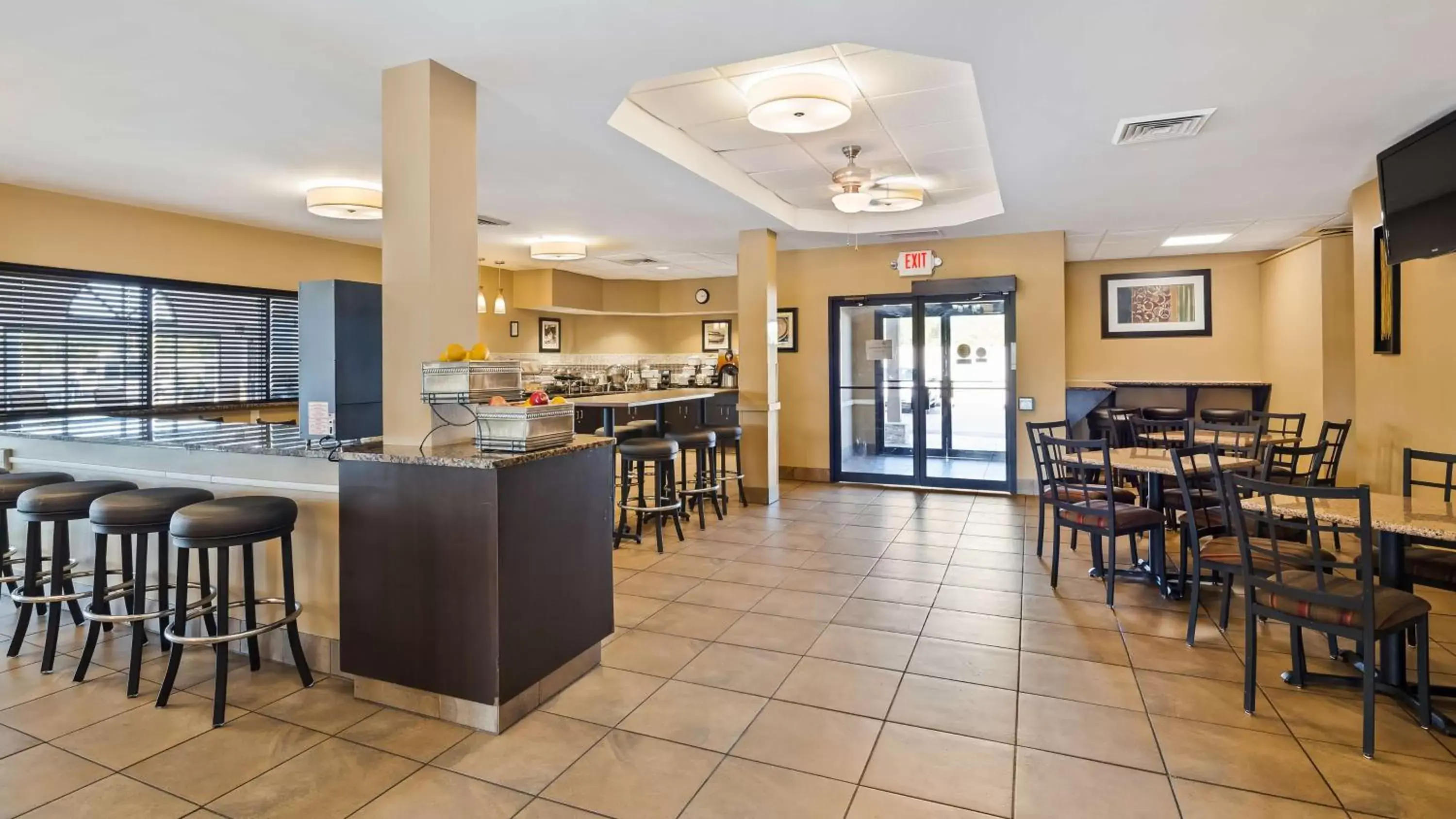 Lobby or reception, Restaurant/Places to Eat in Best Western St. Louis Inn
