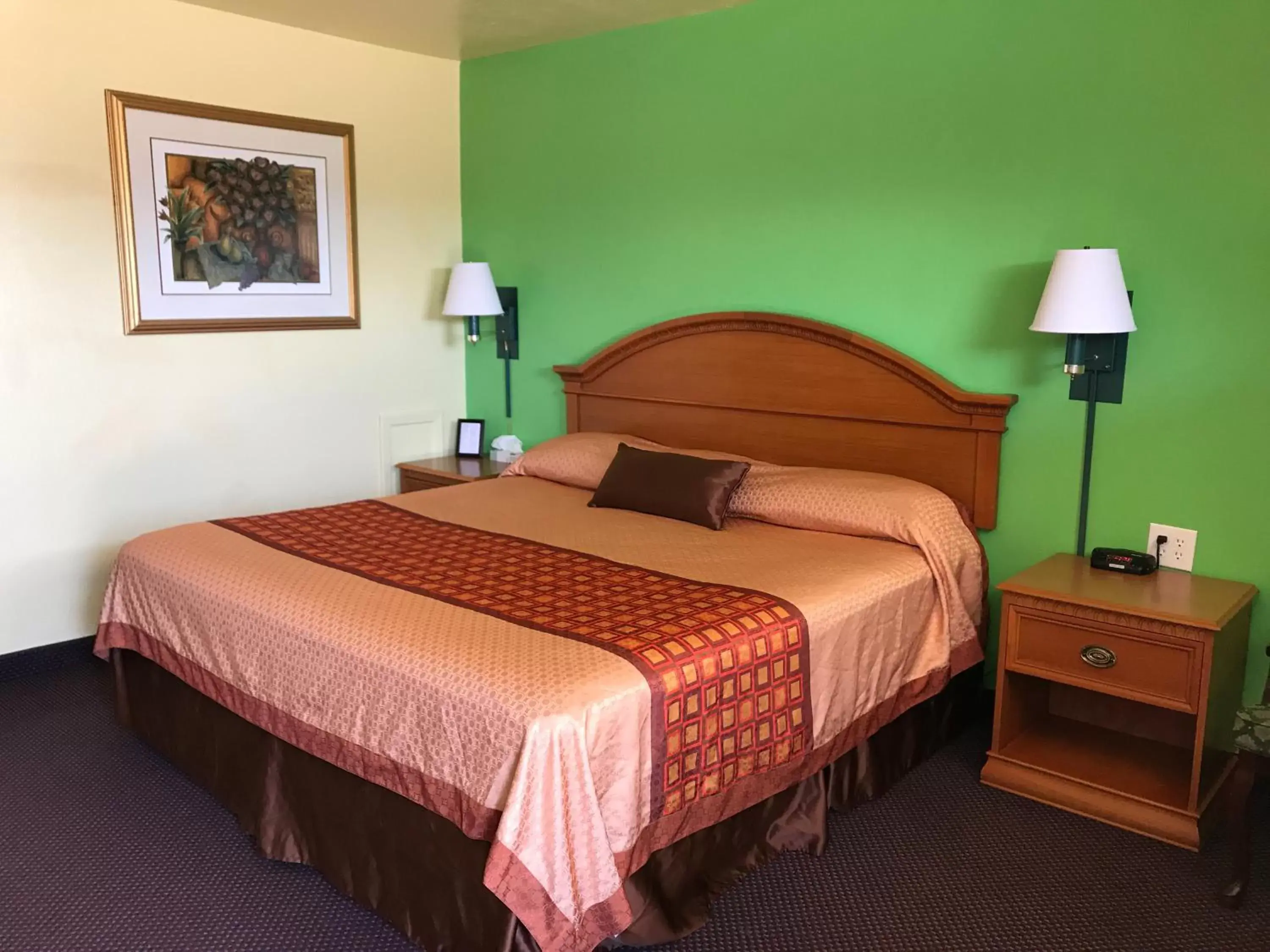 Photo of the whole room, Bed in Shamrock Country Inn