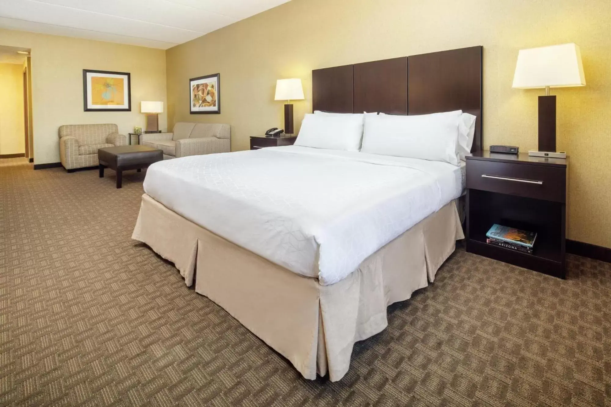 Bed in Holiday Inn Phoenix/Chandler, an IHG Hotel