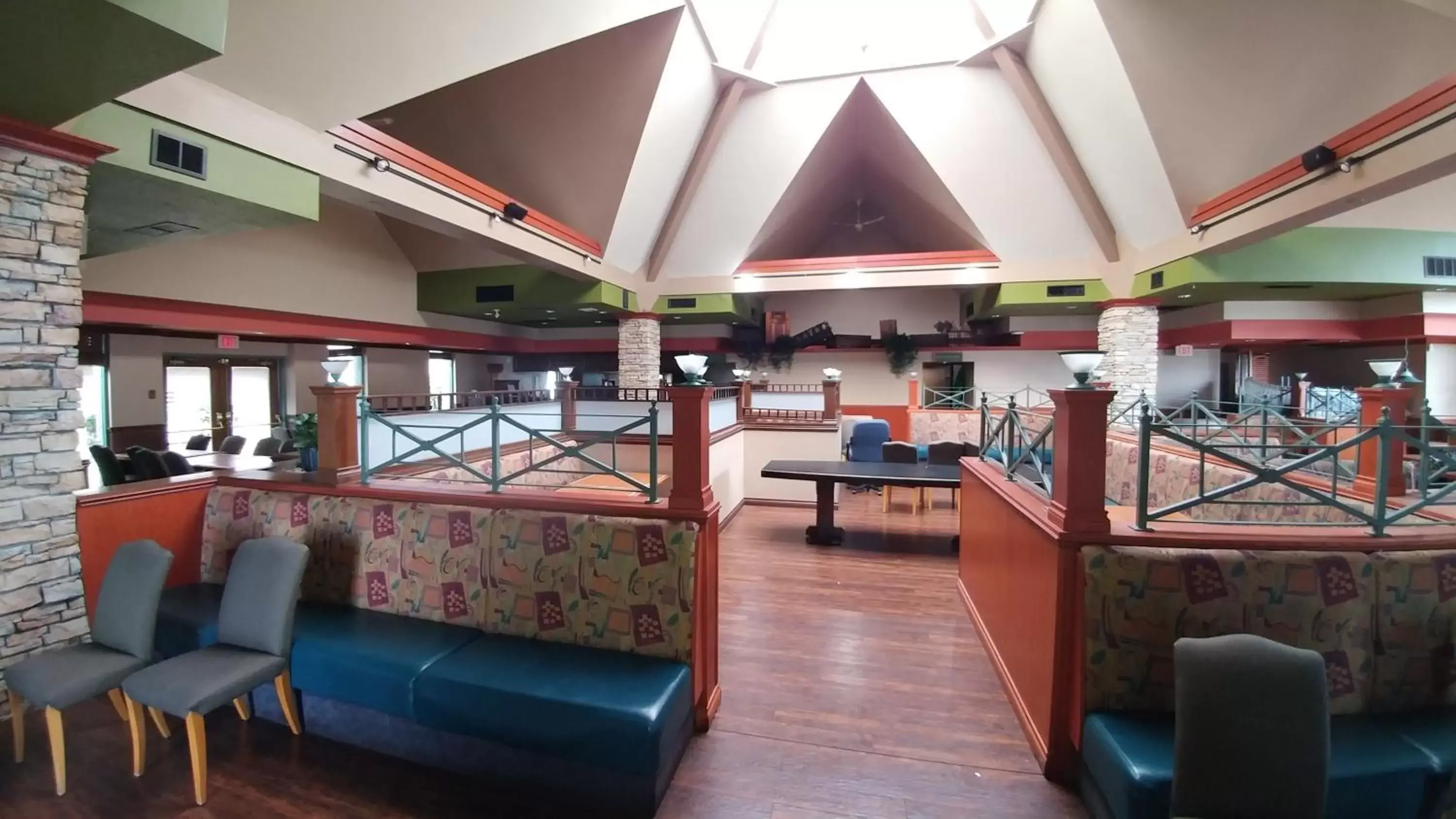 Restaurant/places to eat in Travelodge Hotel by Wyndham Vancouver Airport Restaurant/places to eat in Travelodge Hotel by Wyndham Vancouver Airport