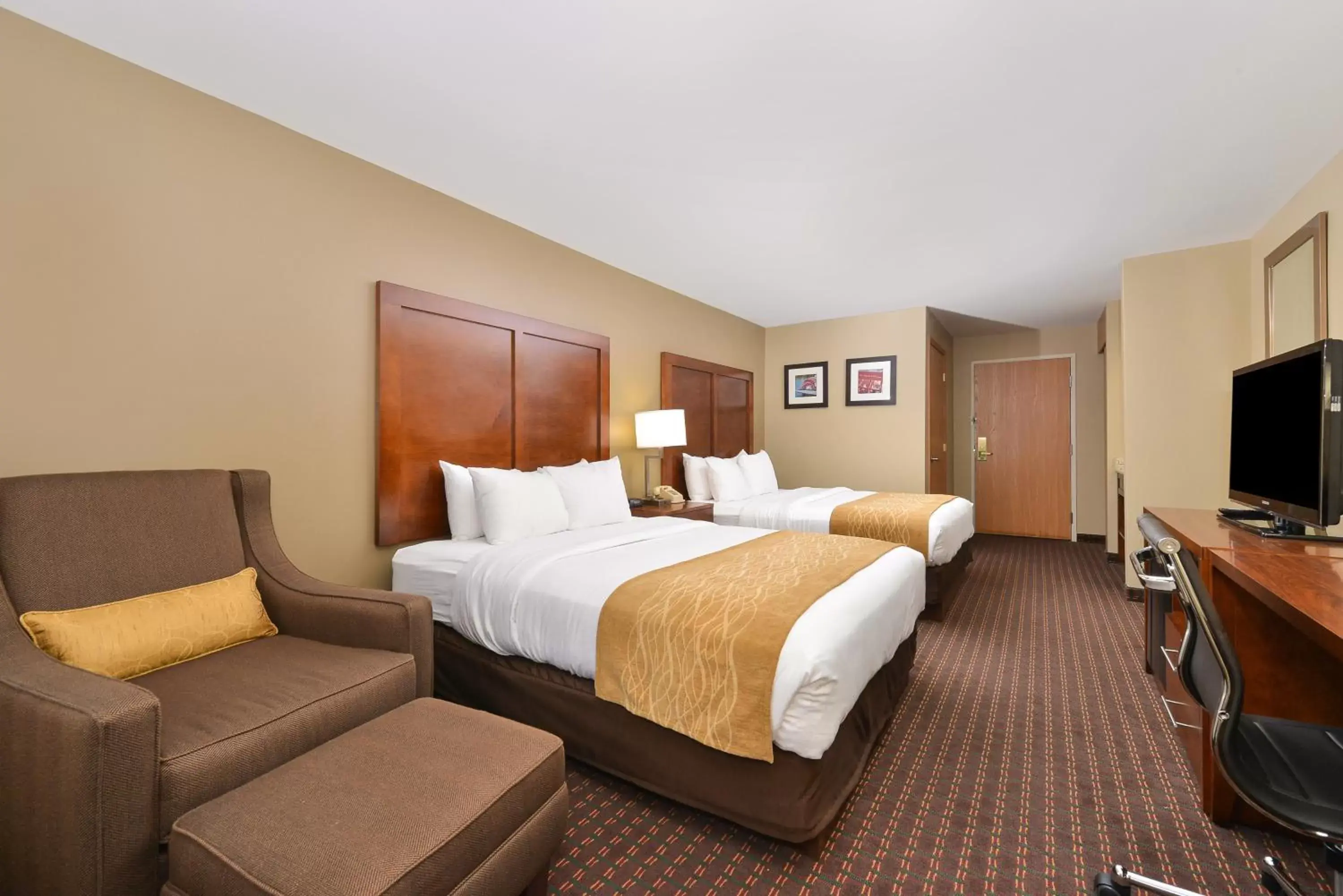 Queen Room with Two Queen Beds Interior Hall - Non-Smoking in Comfort Inn & Suites Riverview near Davenport and I-80