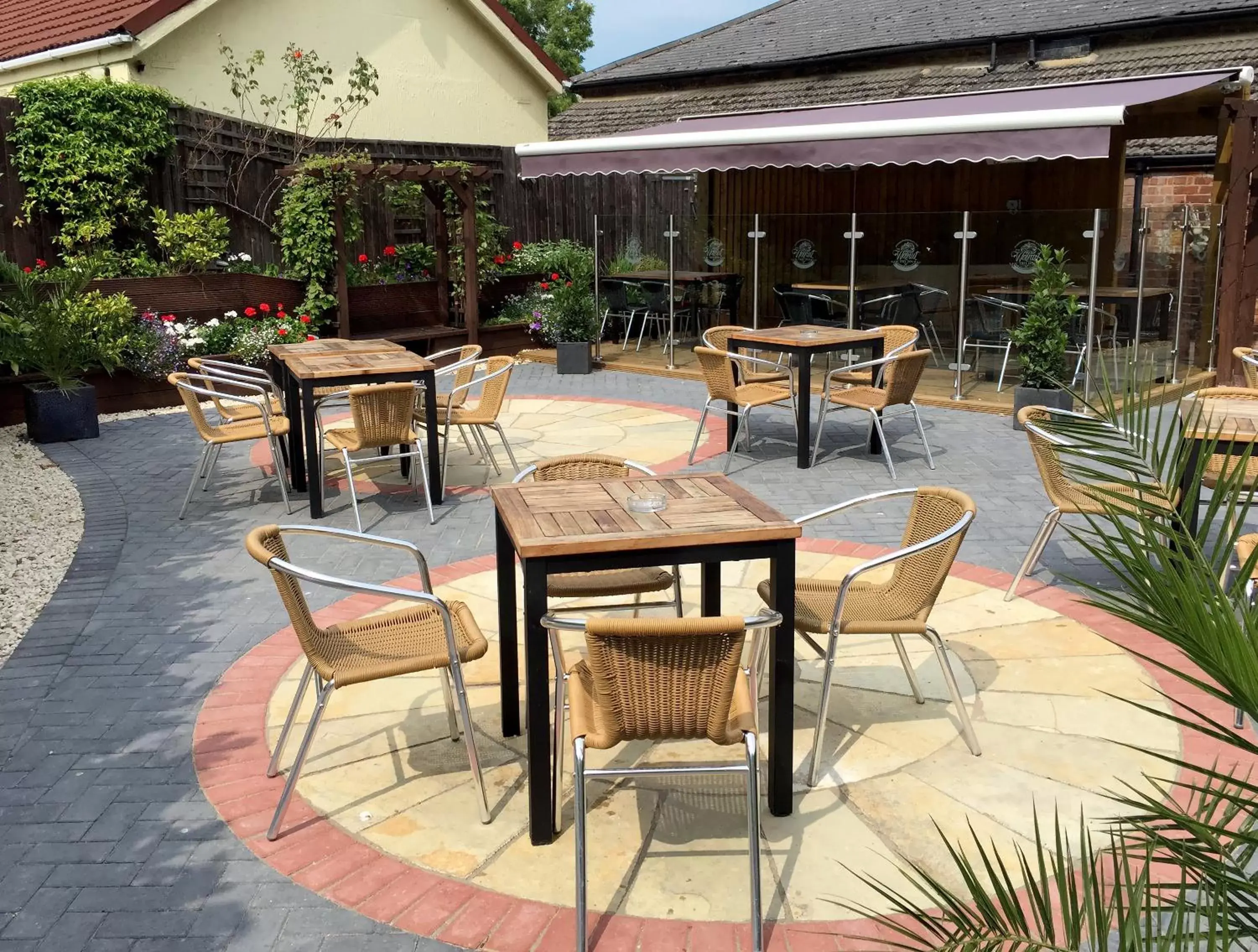 Patio, Restaurant/Places to Eat in The Walnut Tree Inn