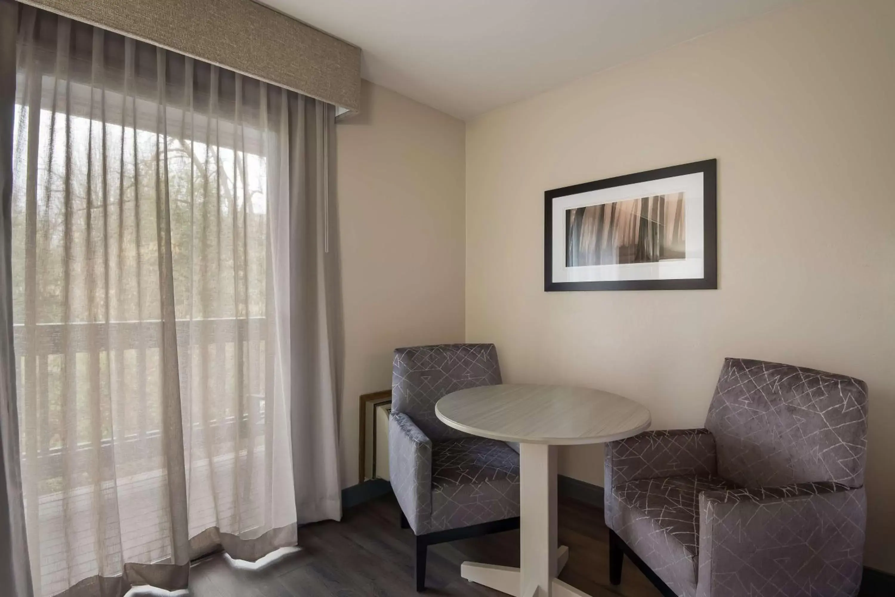 Bedroom, Seating Area in Best Western New Oregon Motel