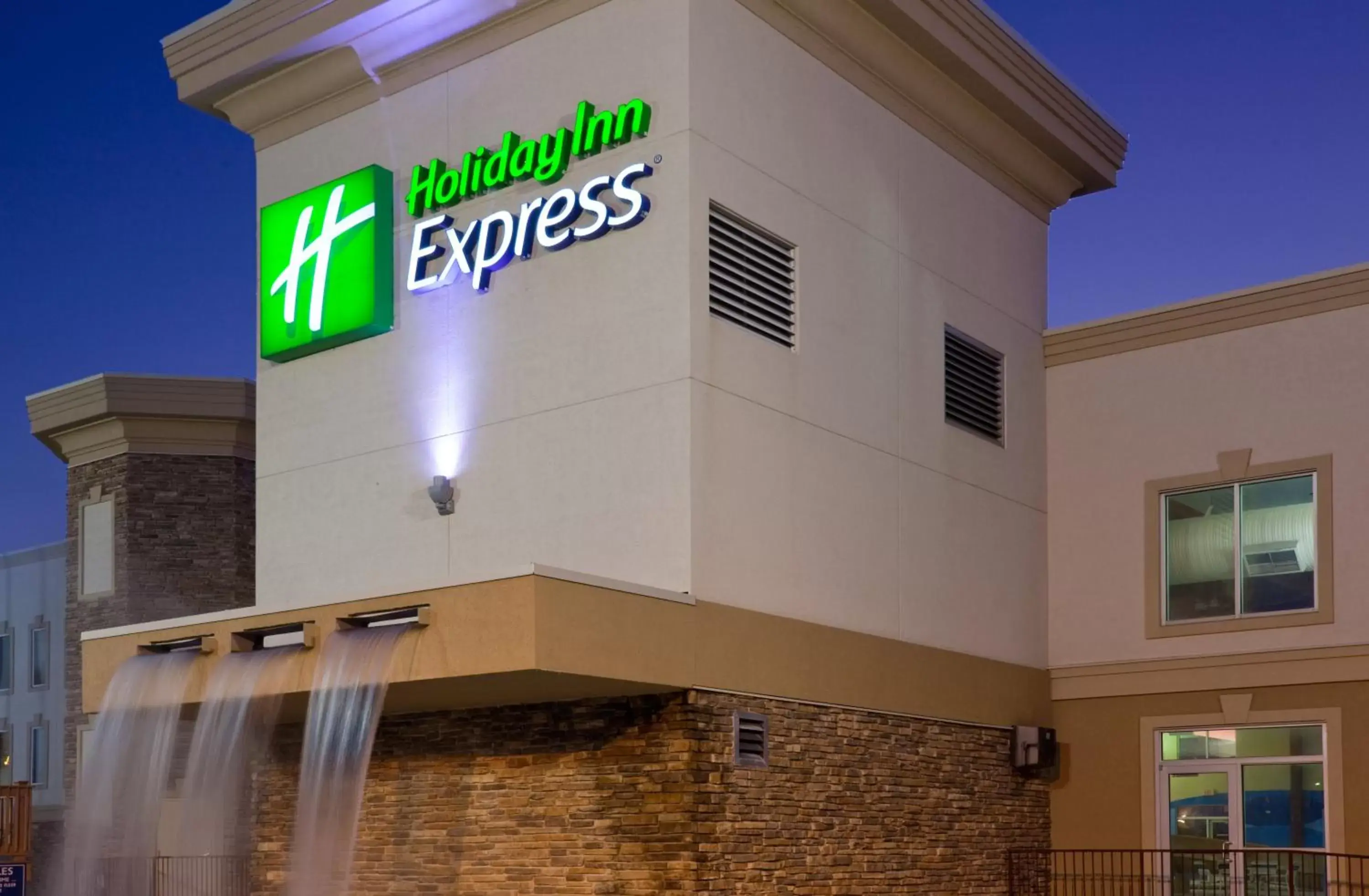 Property Building in Holiday Inn Express Wisconsin Dells, an IHG Hotel