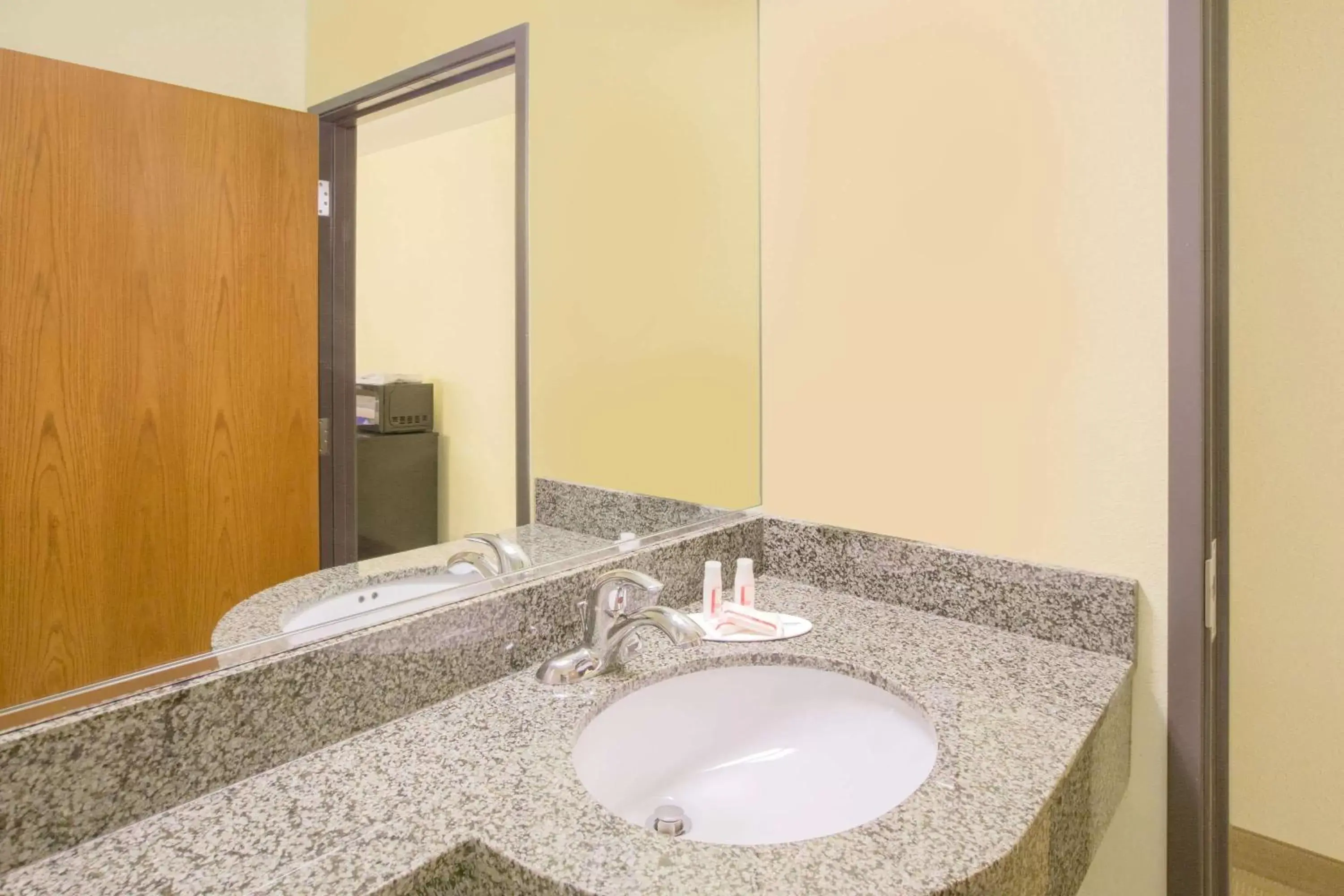 TV and multimedia, Bathroom in Microtel Inn & Suites by Wyndham Delphos