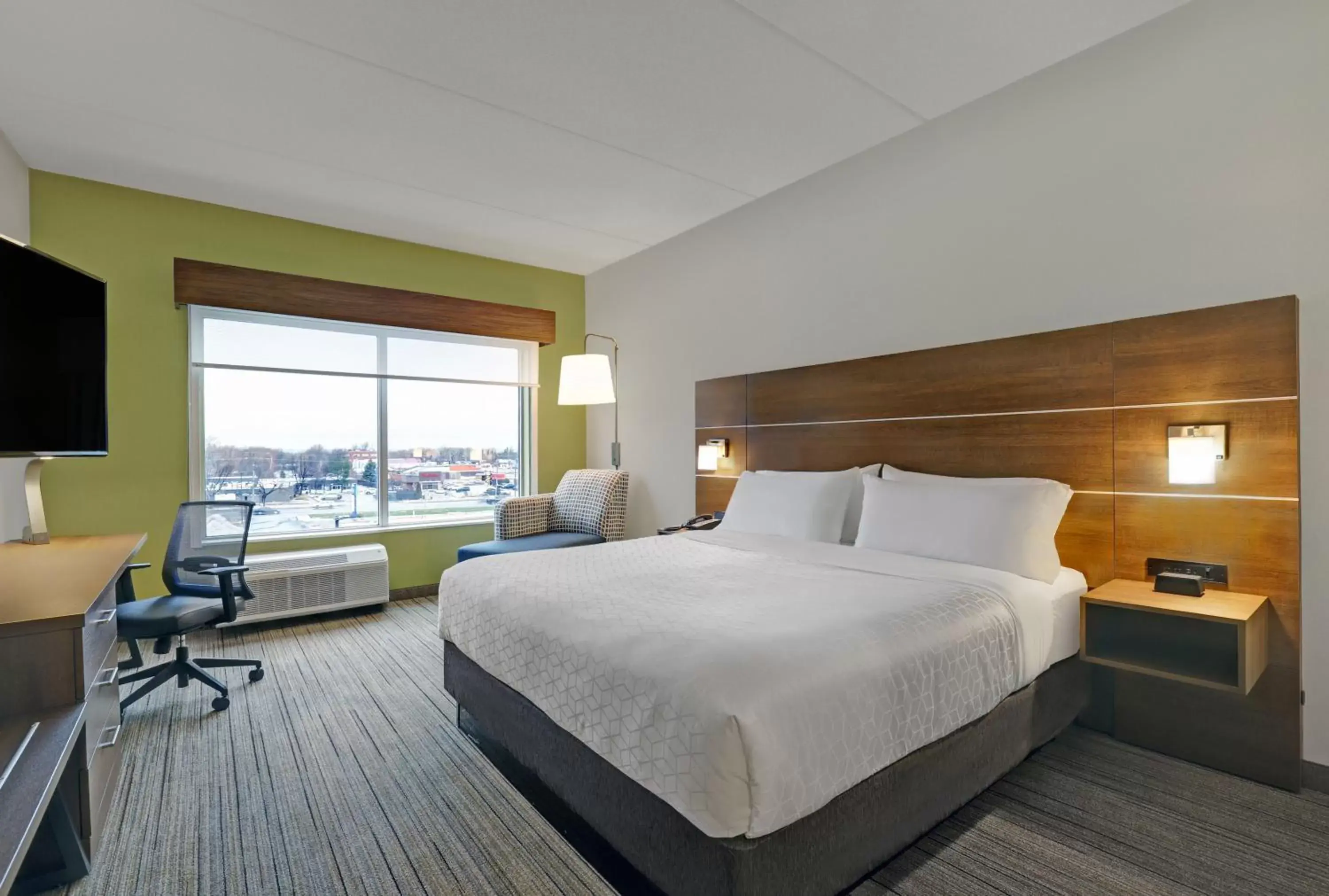 Photo of the whole room, Bed in Holiday Inn Express & Suites - Collingwood