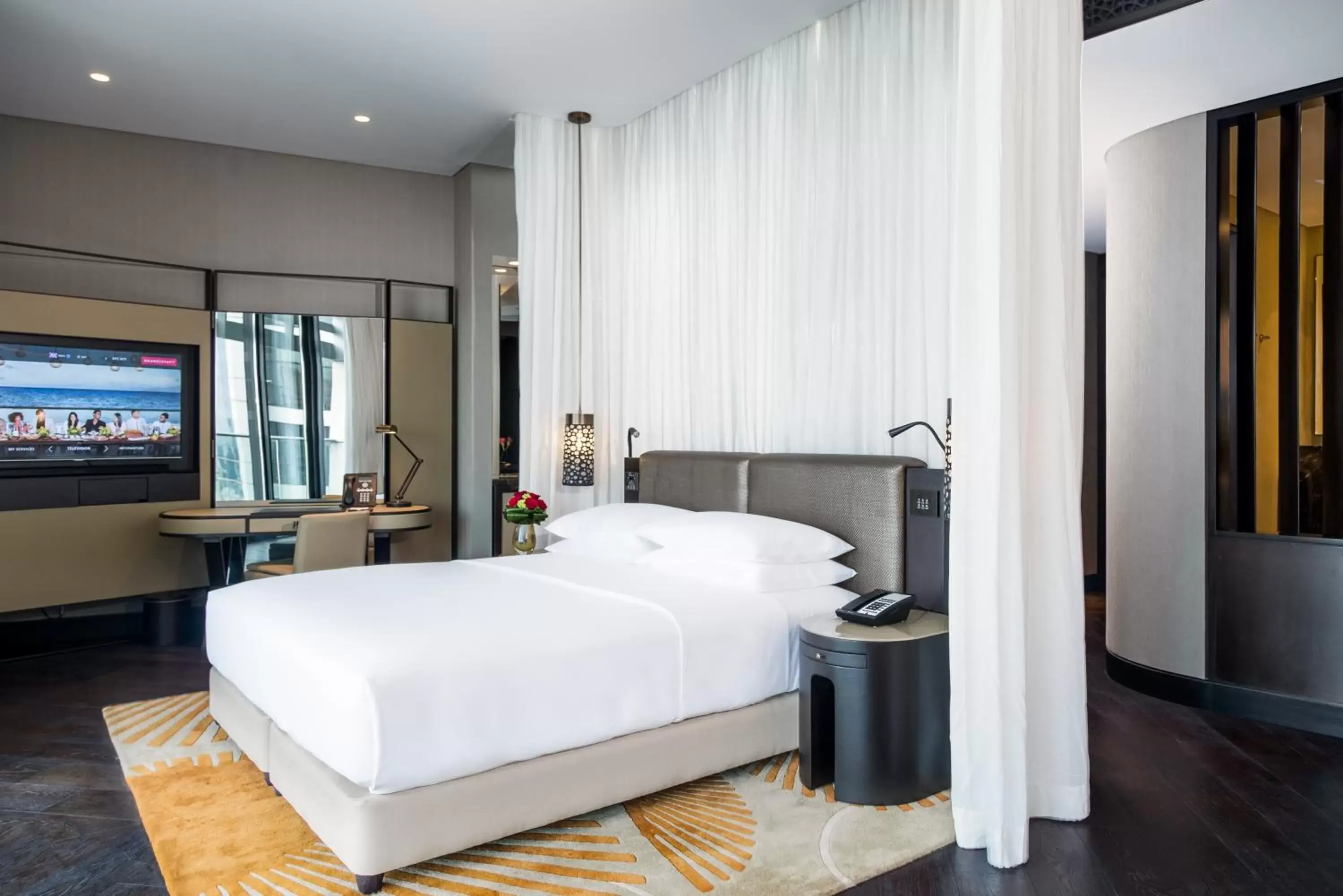 Deluxe King Room with Balcony in Grand Hyatt Abu Dhabi Hotel & Residences Emirates Pearl