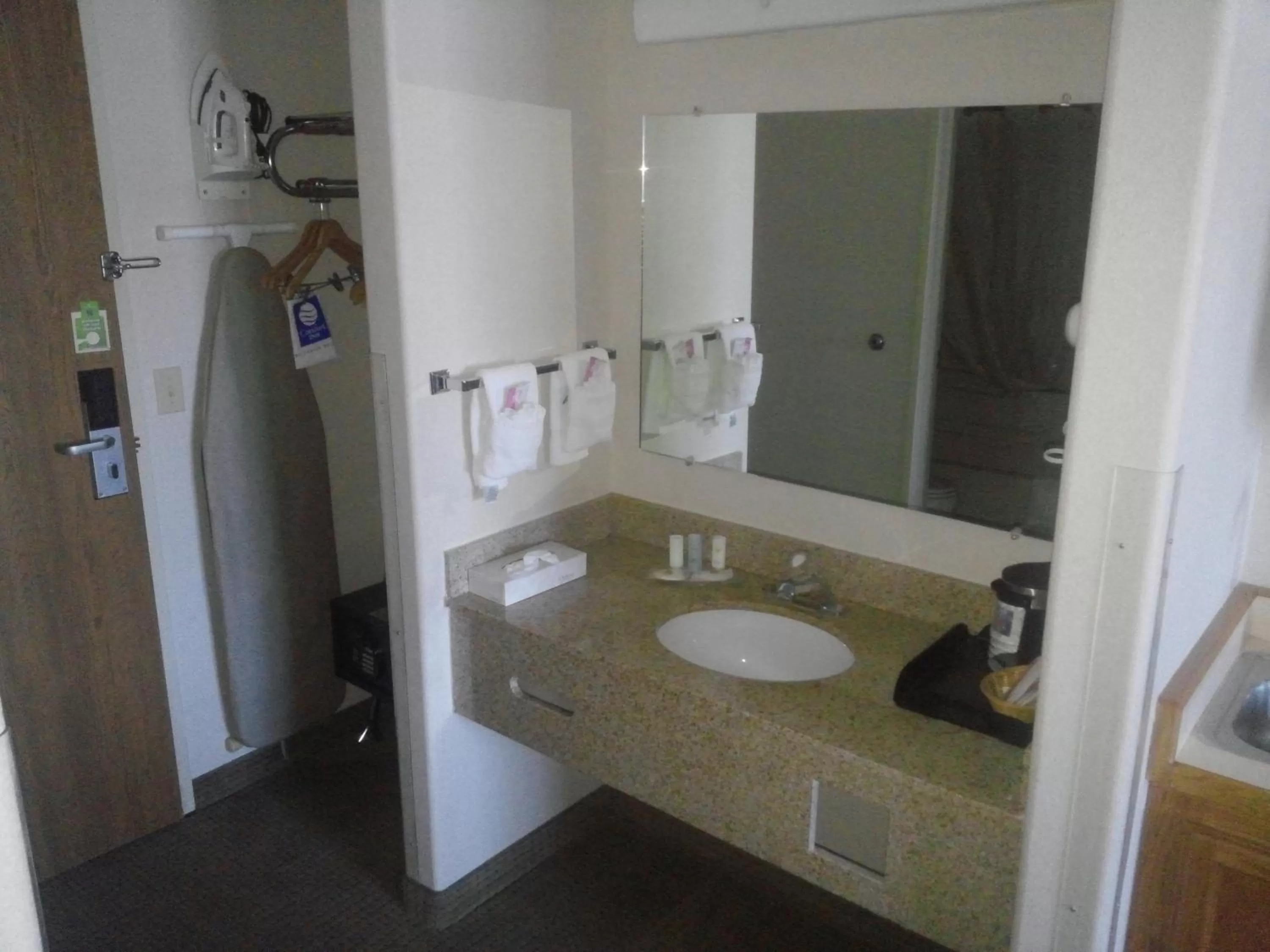 Bathroom in Quality Inn Delta Gateway to Rocky Mountains