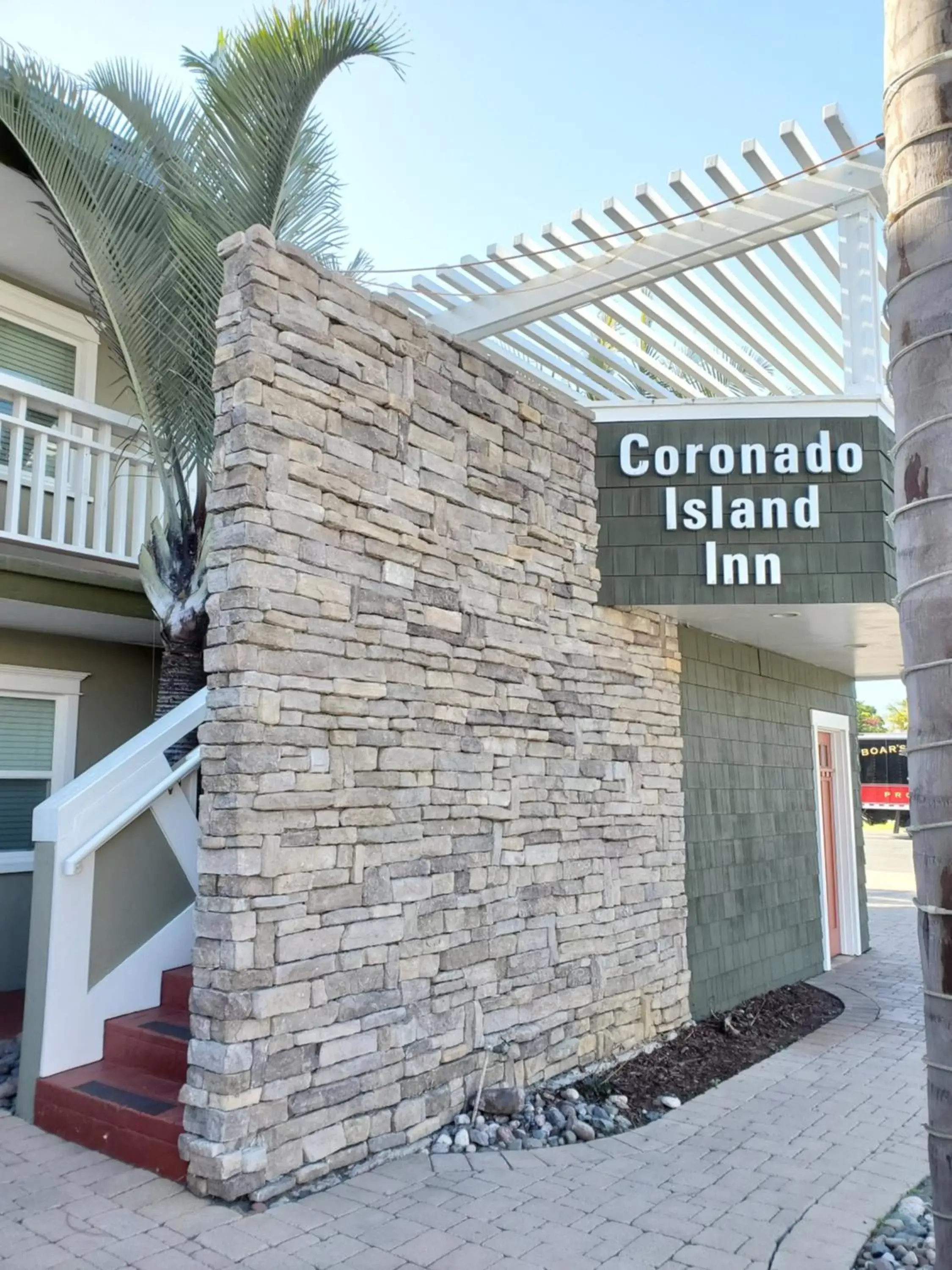 Facade/entrance in Coronado Island Inn