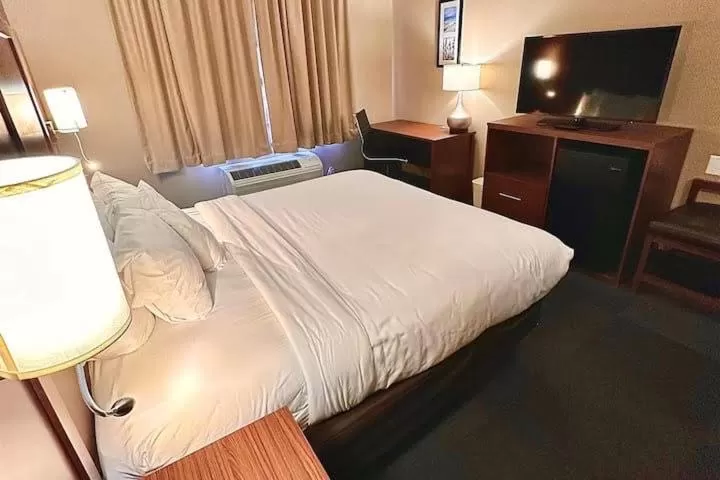 Bed in Baymont by Wyndham Phoenix North