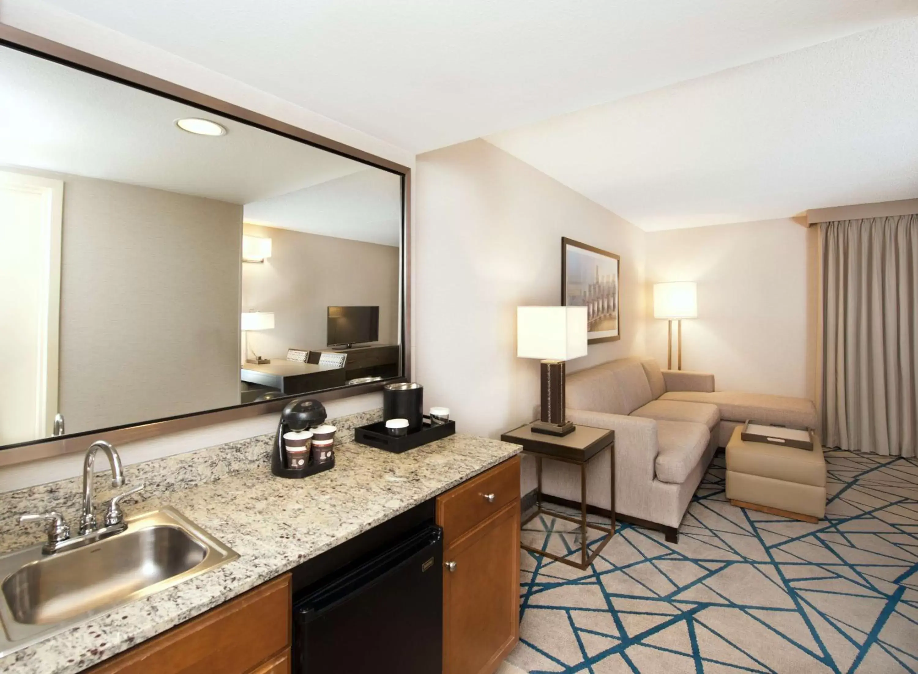 Living room, Kitchen/Kitchenette in Embassy Suites by Hilton Seattle Bellevue