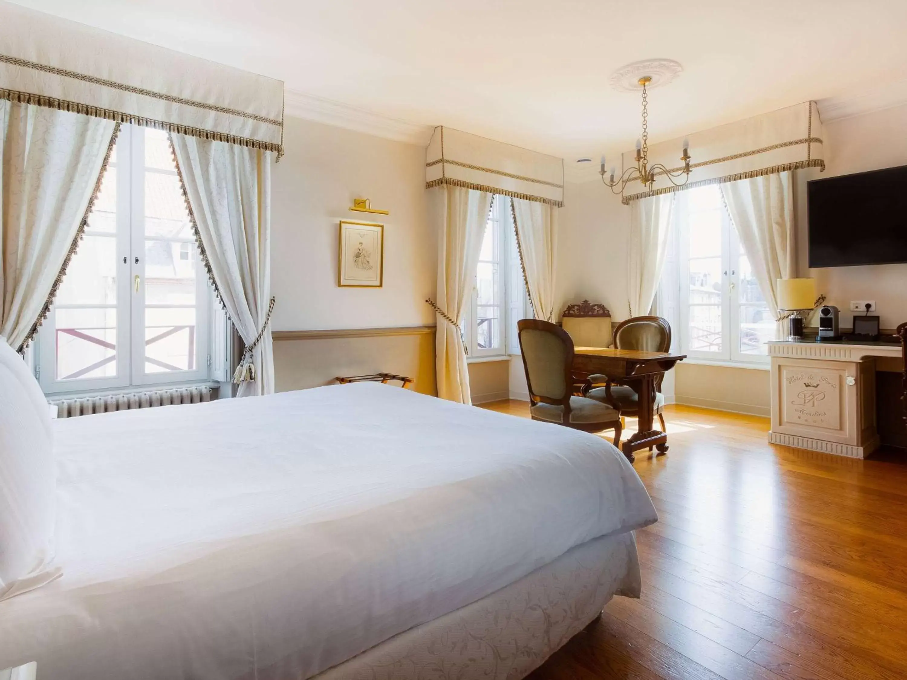 Photo of the whole room in Mercure Moulins Centre Hôtel de Paris