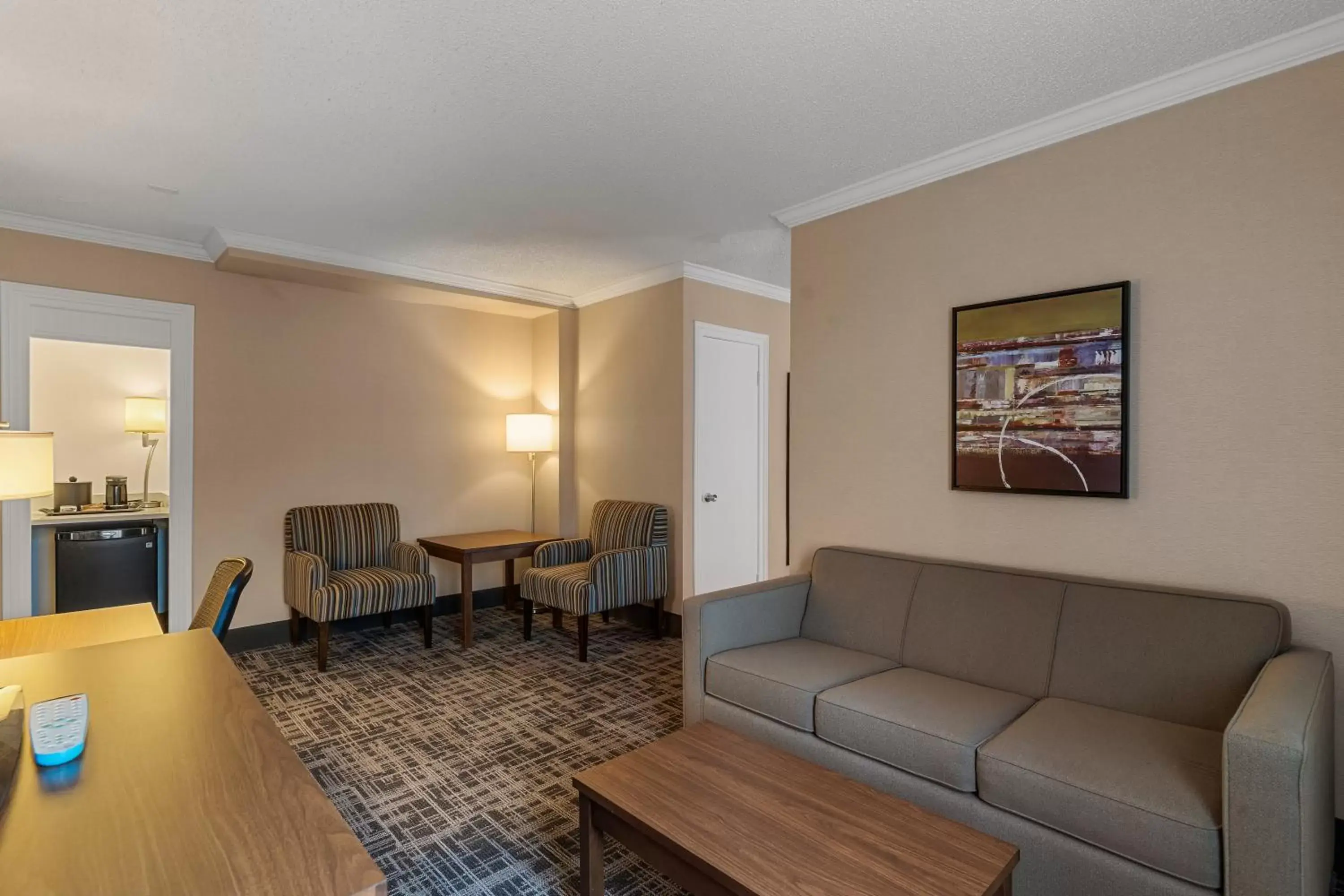 Living room, Seating Area in Best Western Ville-Marie Hotel & Suites