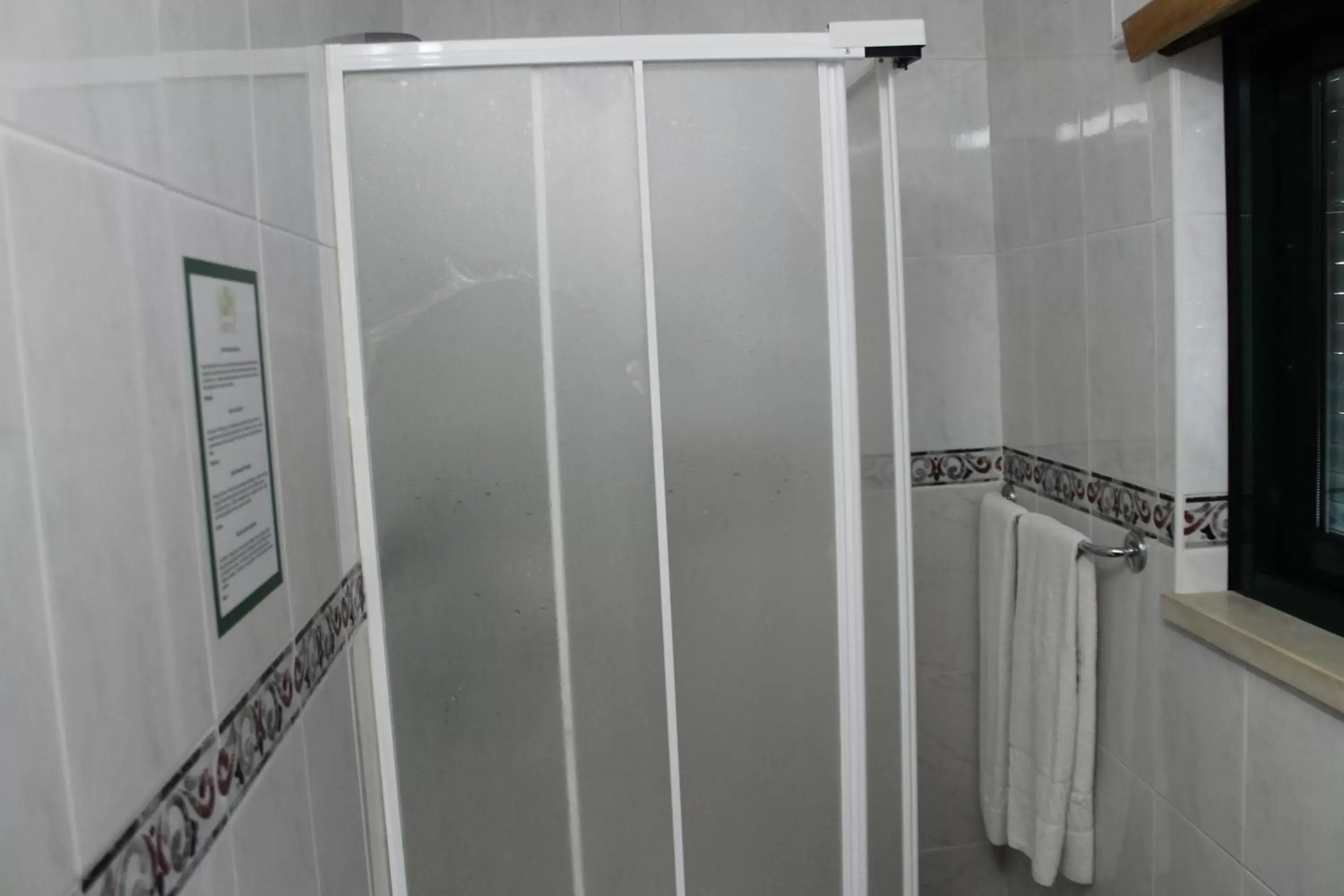 Bathroom in Real Caparica Hotel