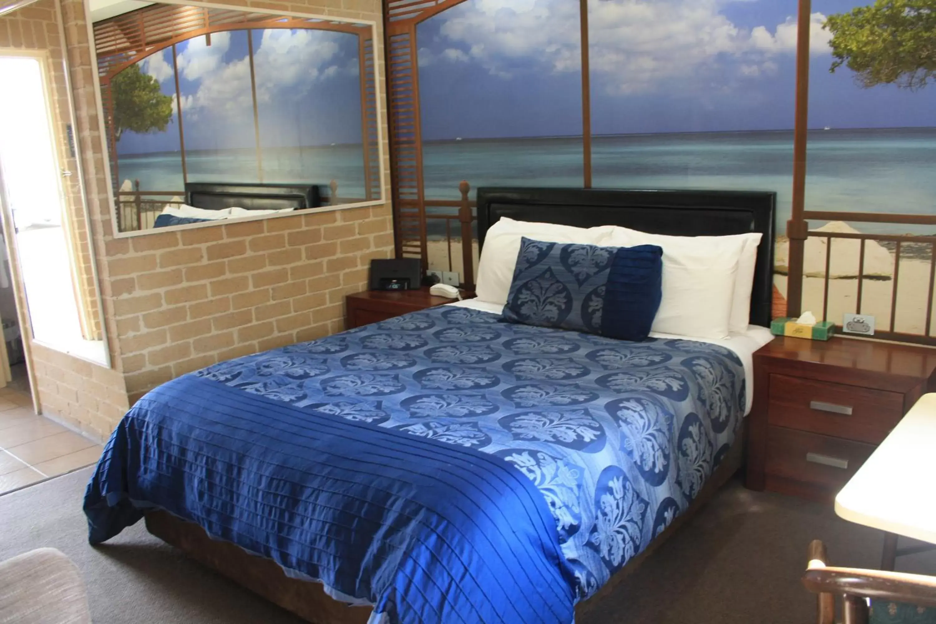 Bed in Grand Manor Motor Inn Bed in Grand Manor Motor Inn