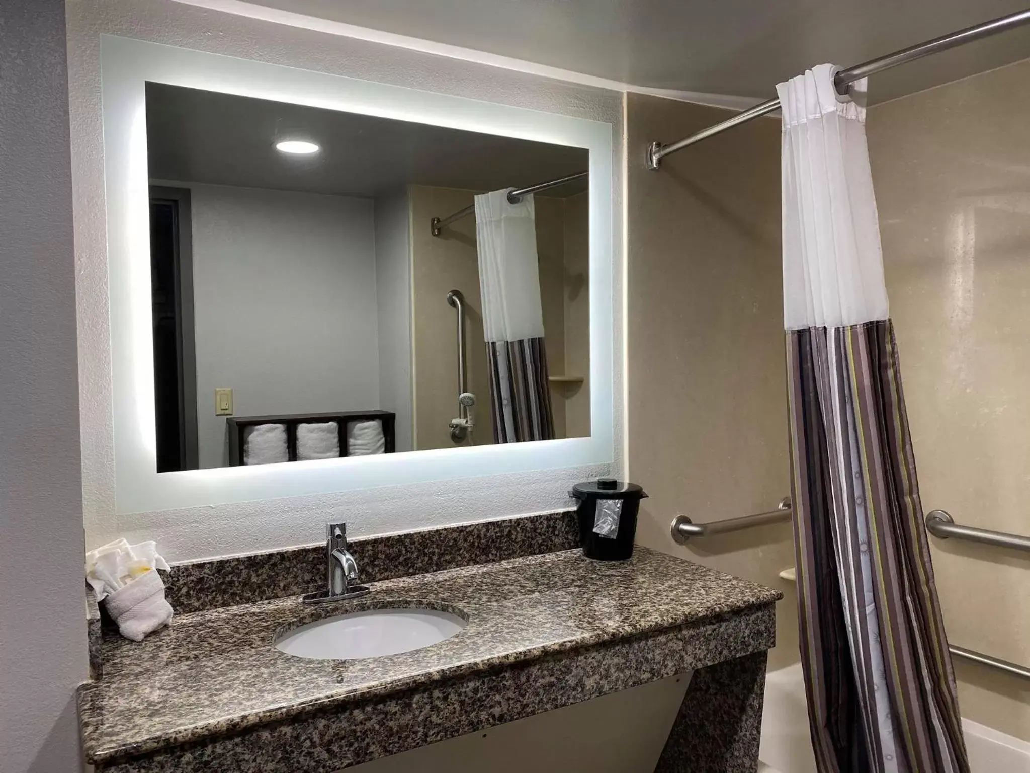 Shower, Bathroom in La Quinta by Wyndham Clarksville