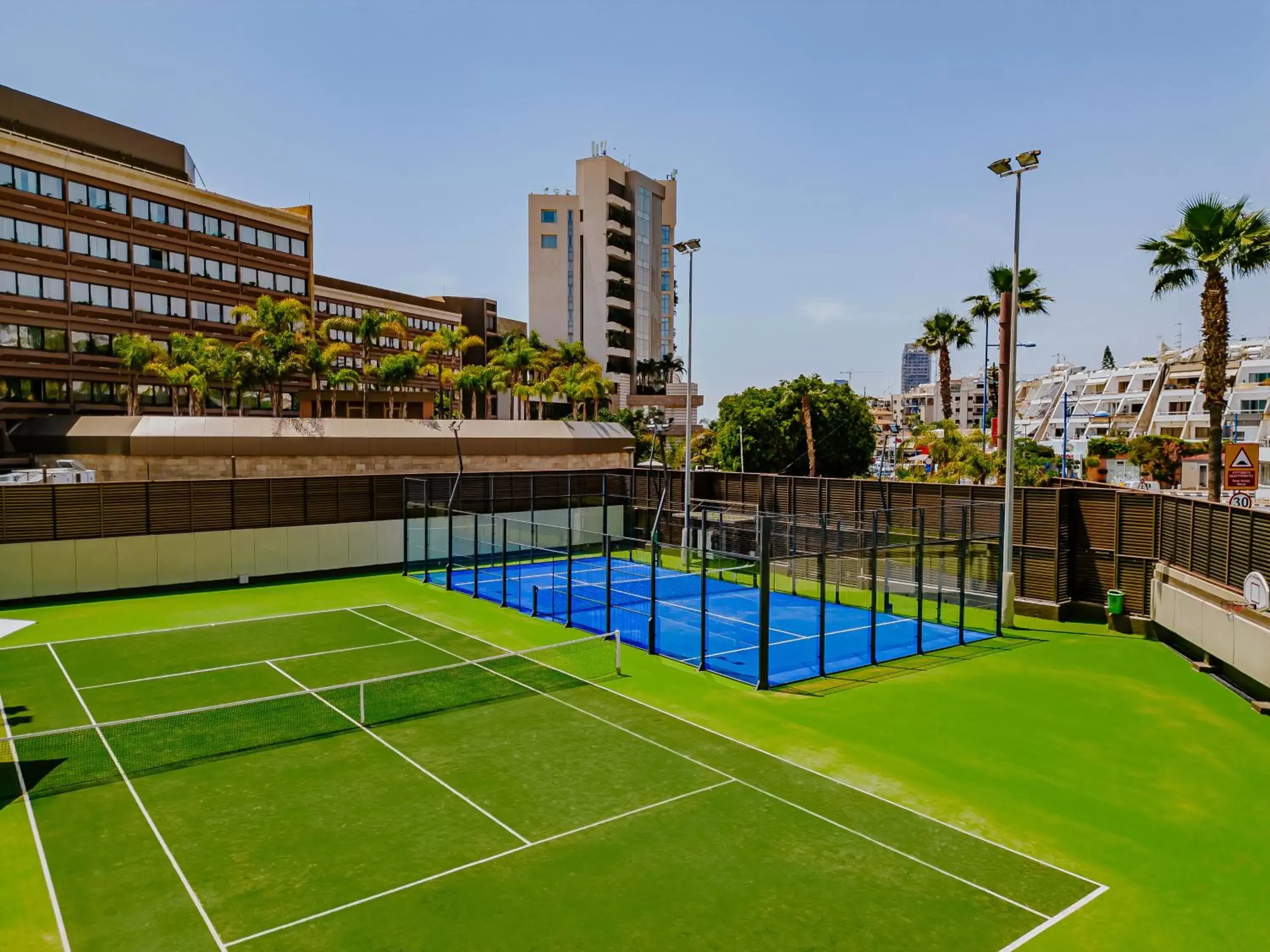 Tennis court, Tennis/Squash in Four Seasons Hotel