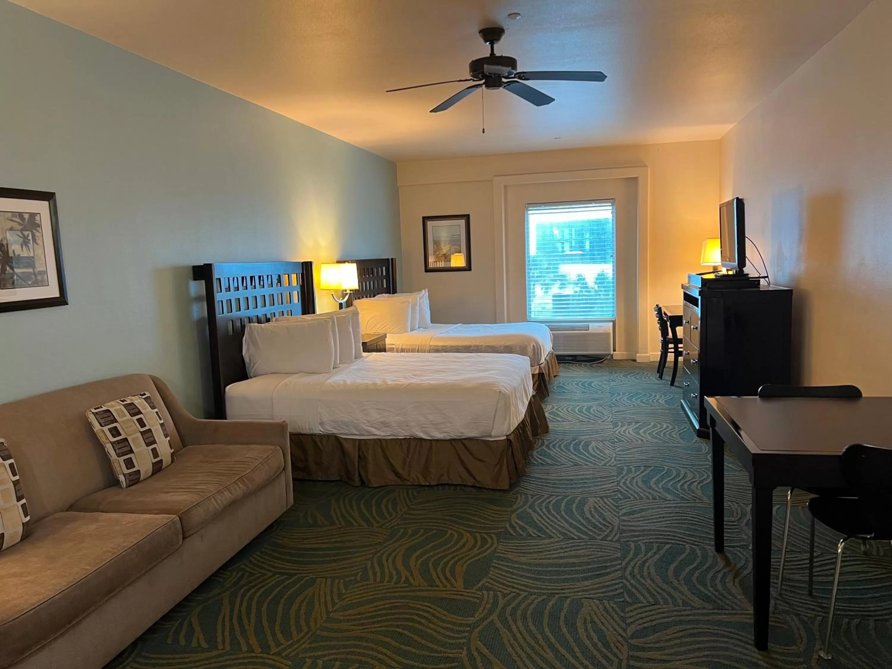 Photo of the whole room, Bed in Sunchase Inn & Suites