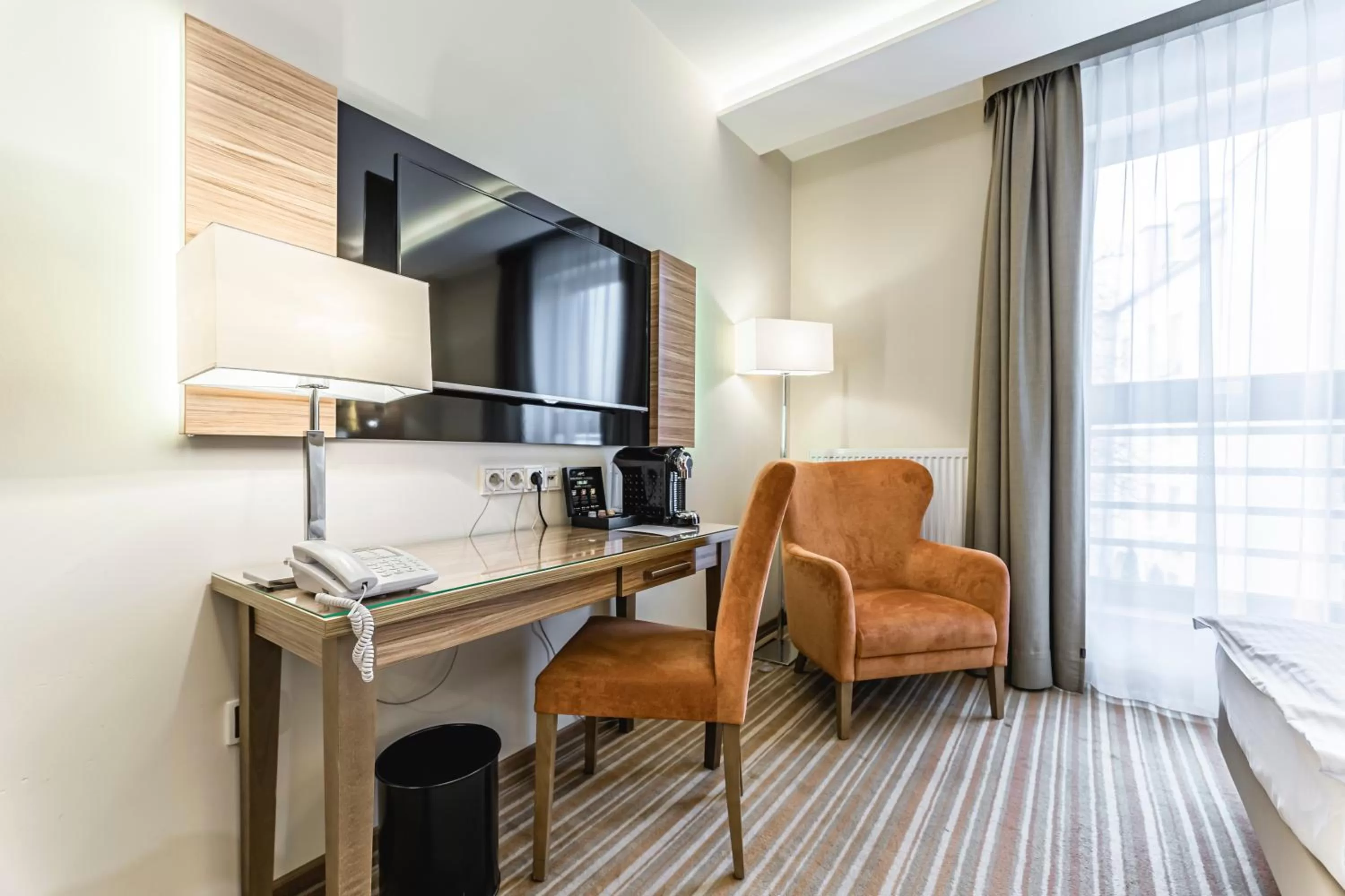 Communal lounge/ TV room in Hotel Wieniawski