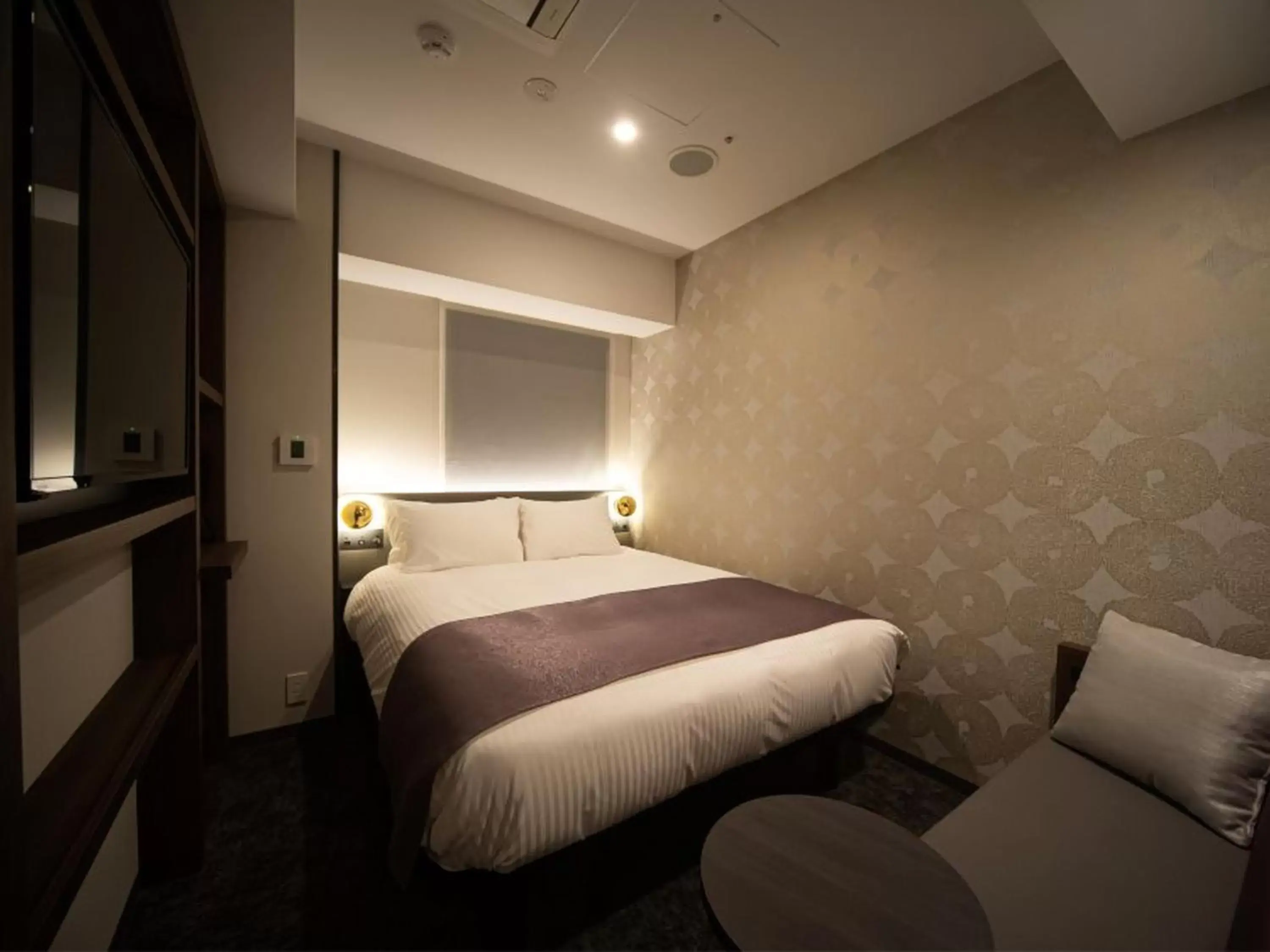 Photo of the whole room, Bed in GRIDS PREMIUM HOTEL OSAKA NAMBA