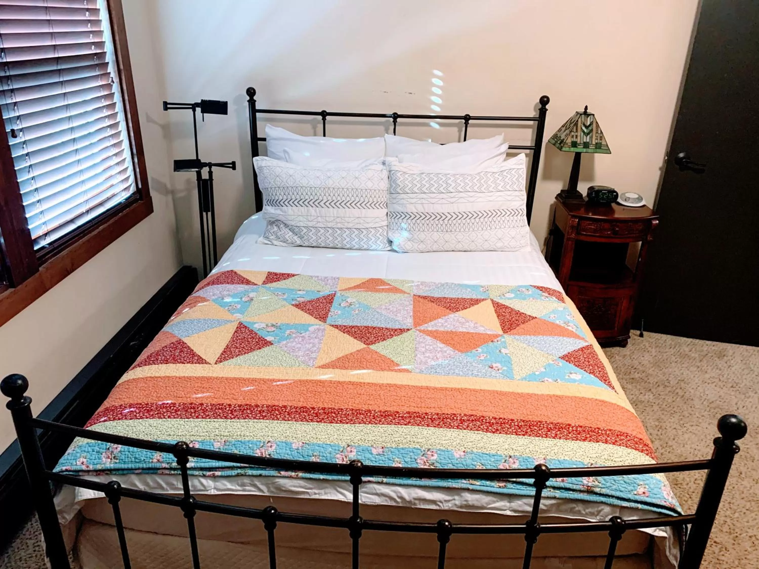 Bed in Iowa House Historic Inn