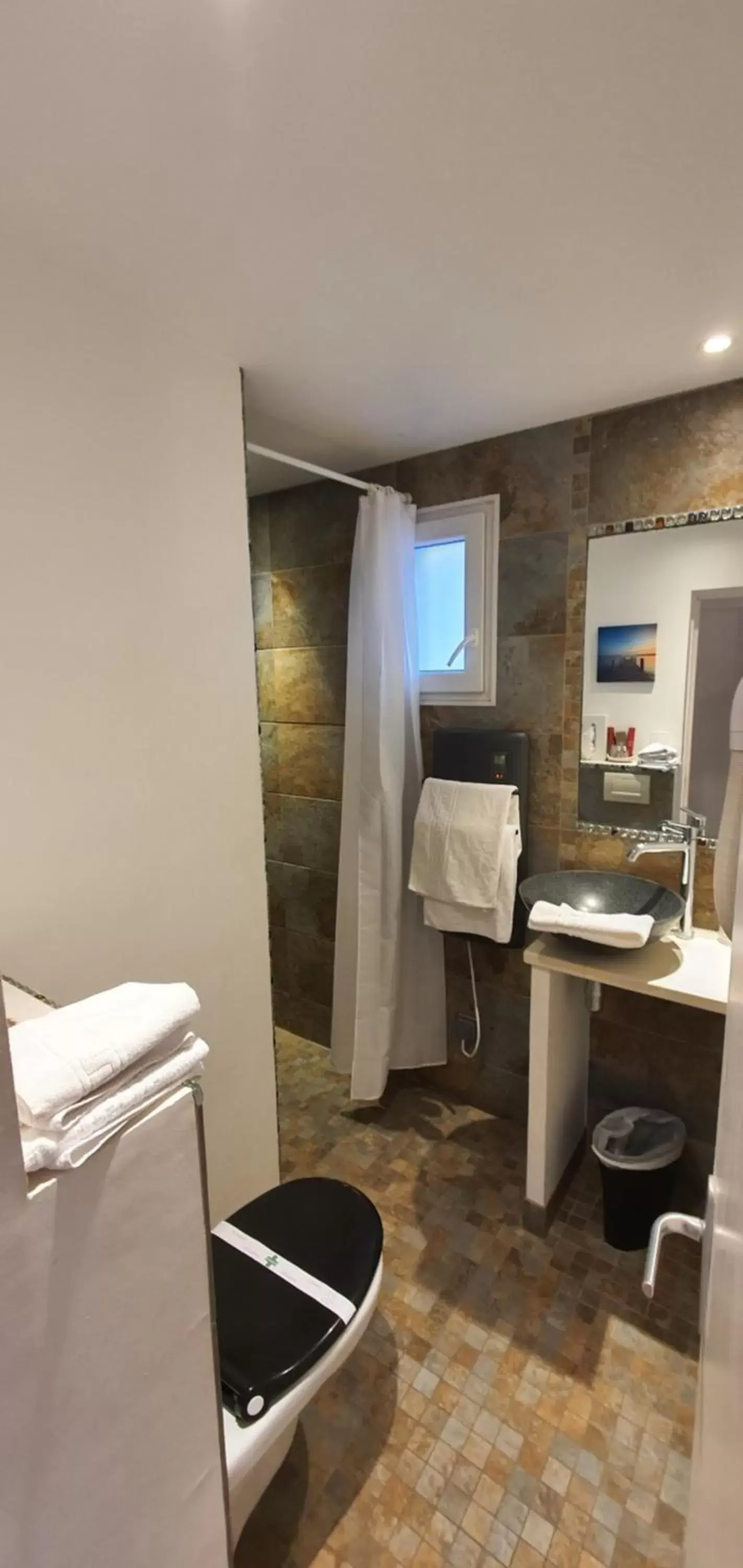 Bathroom in Hotel Cote d'Argent
